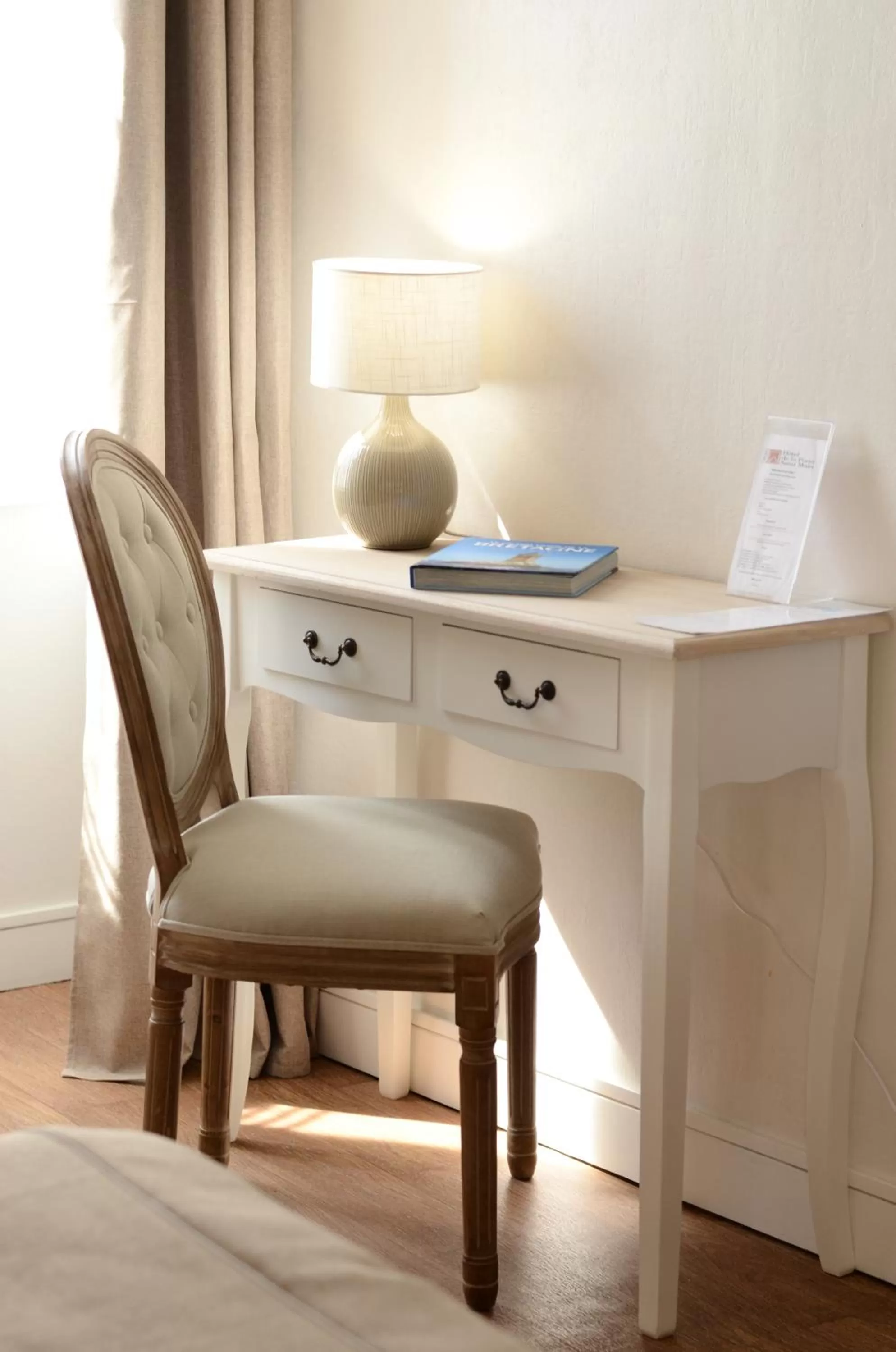 Living room in Demeures & Châteaux - Hôtel de la porte Saint-Malo - DINAN