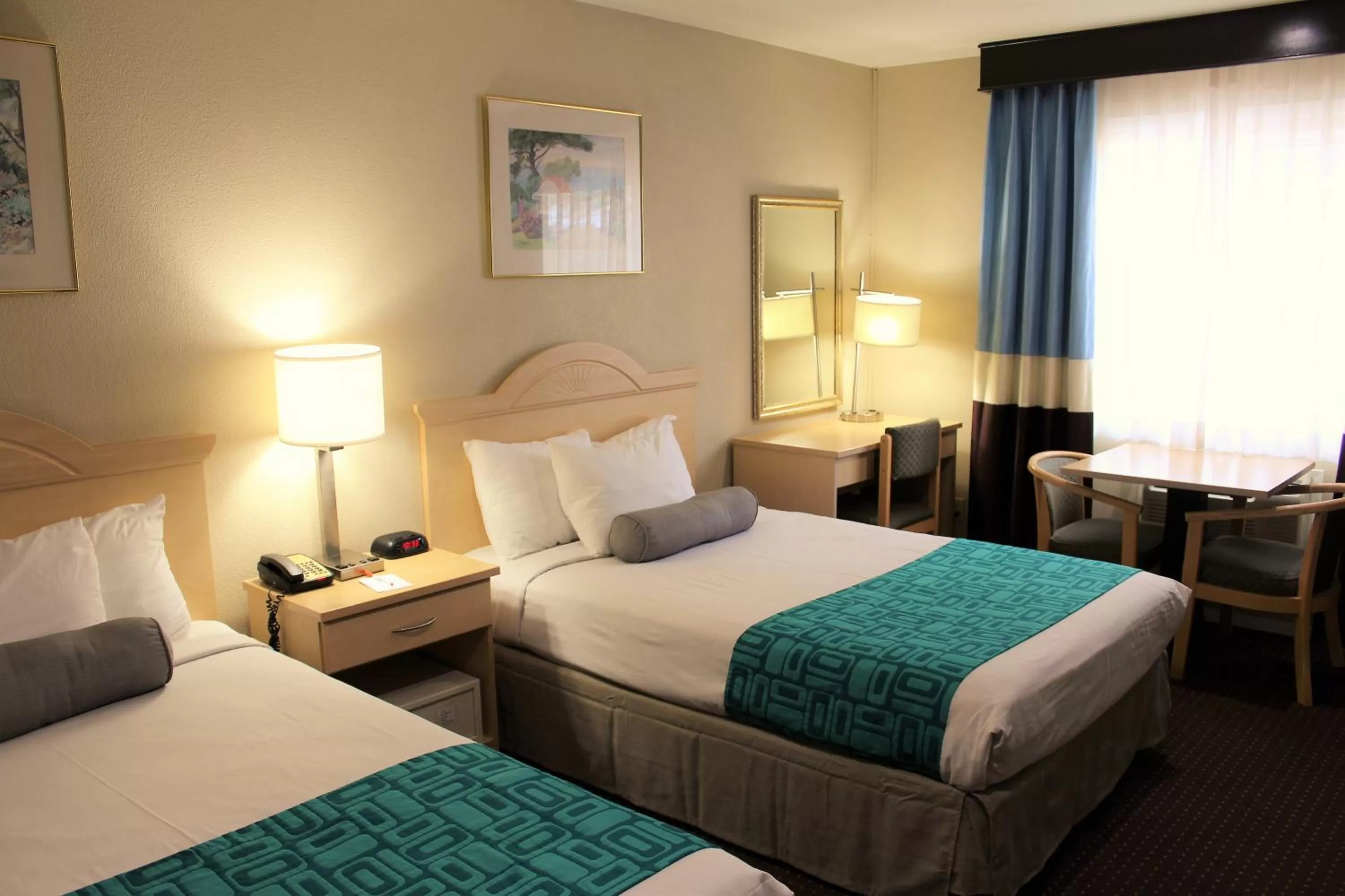 Standard Room with Two Double Beds in Howard Johnson by Wyndham Santa Cruz Beach Boardwalk