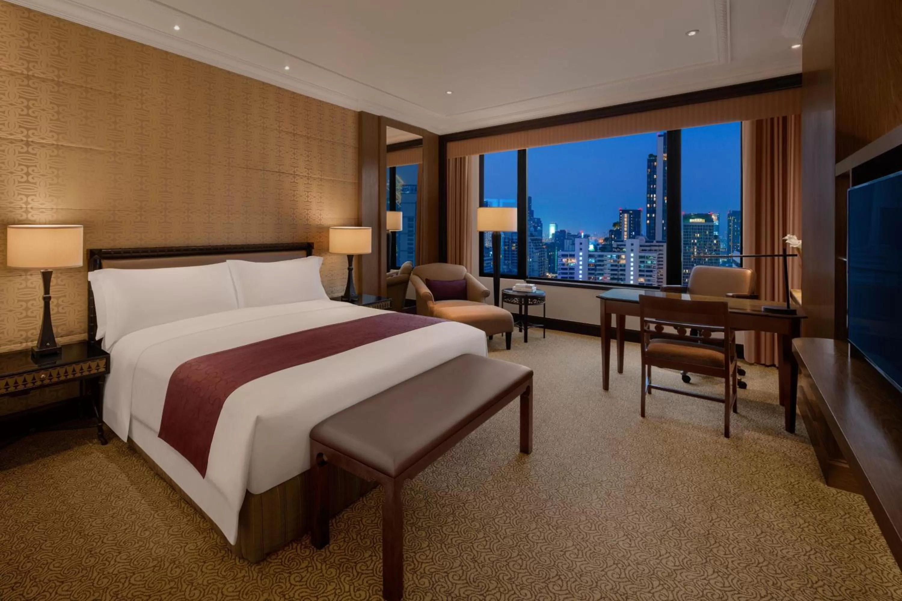 Photo of the whole room, Bed in Sheraton Grande Sukhumvit, a Luxury Collection Hotel, Bangkok