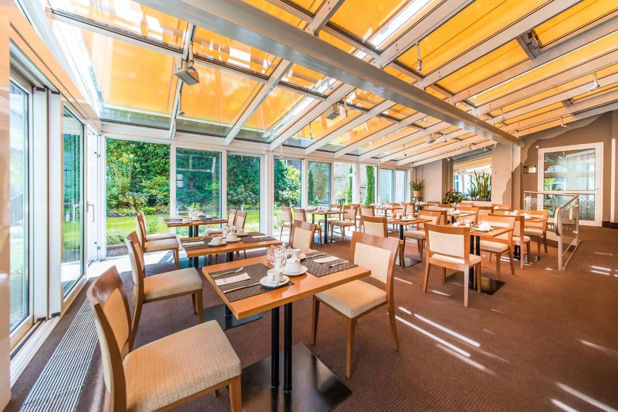 Restaurant/places to eat in Best Western Plus Delta Park Hotel