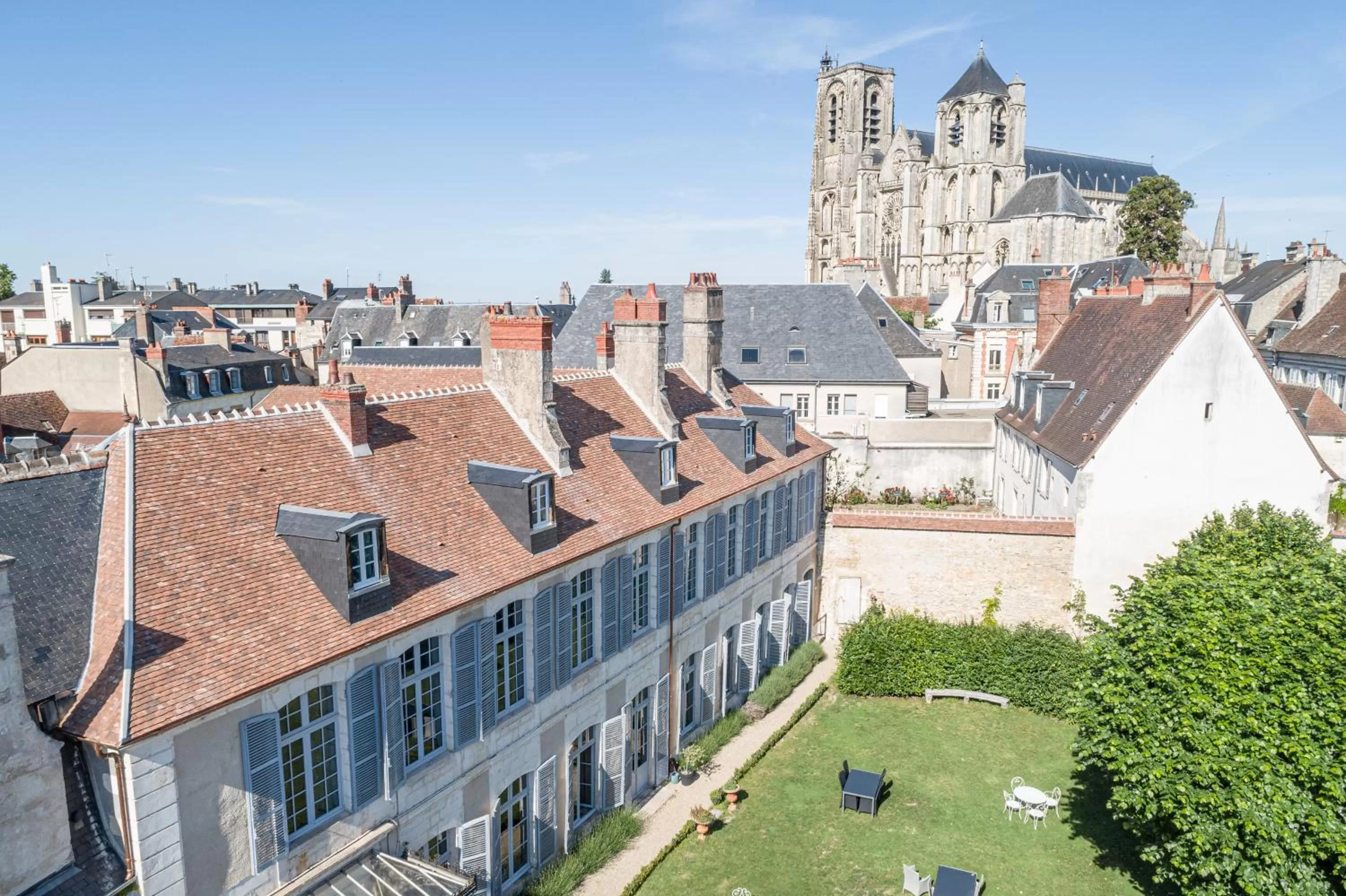 L'Hotel de Panette, Un exceptionnel château en ville - Chambres historiques, parking - Petit Déjeuner offert