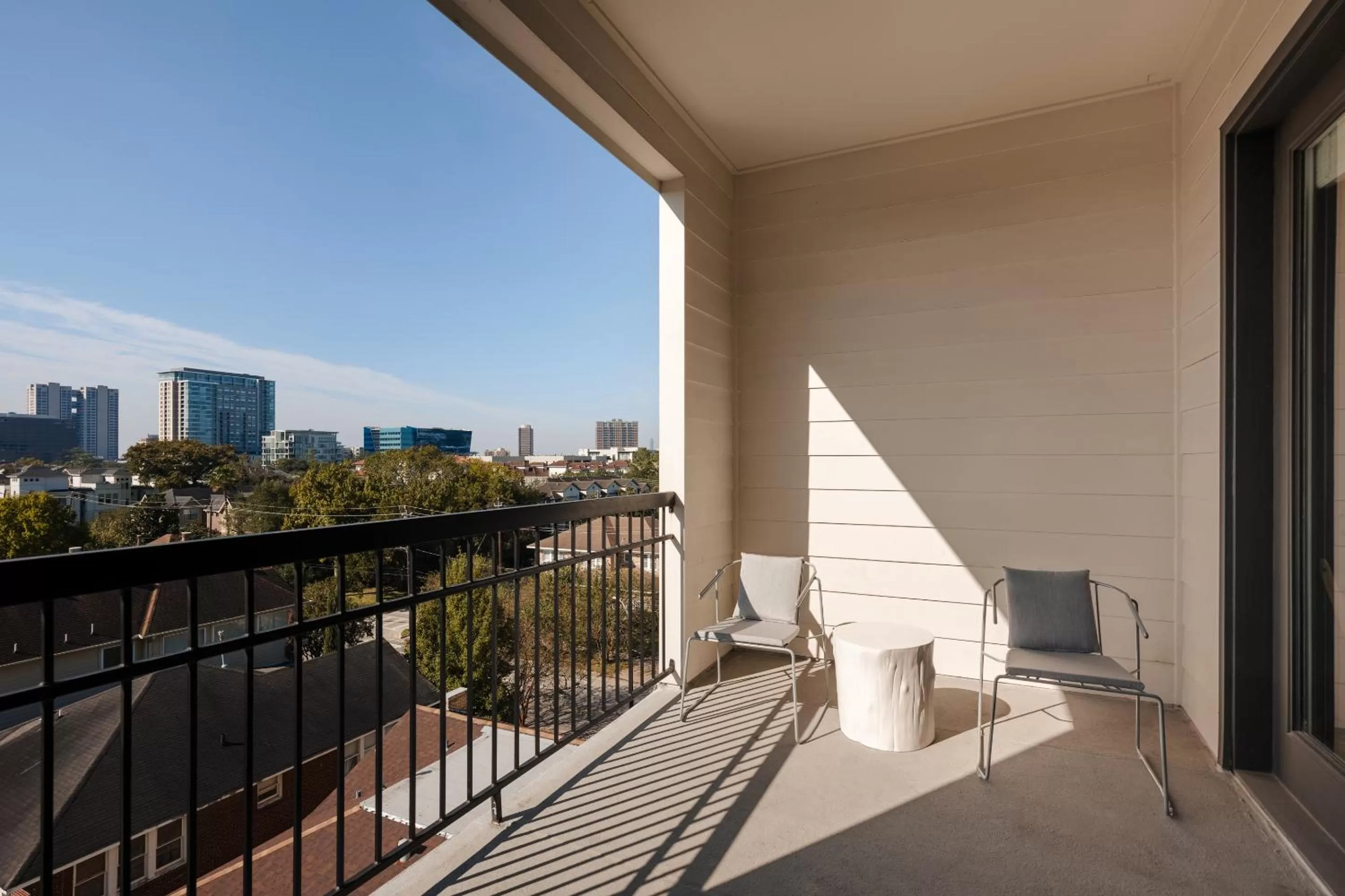 Living room, Balcony/Terrace in Sonder The Hampstead