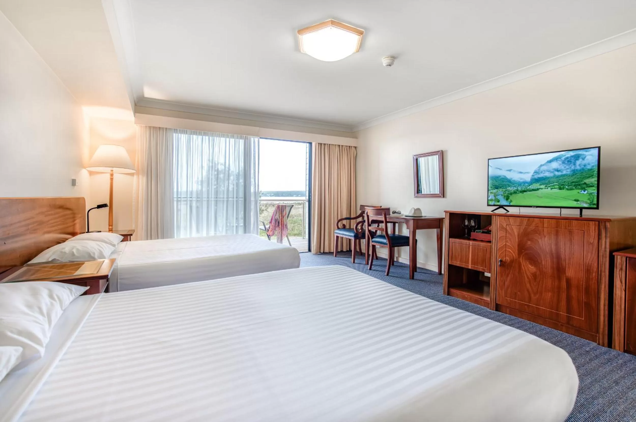 Water View Twin Room in Panorama Hotel St Helens