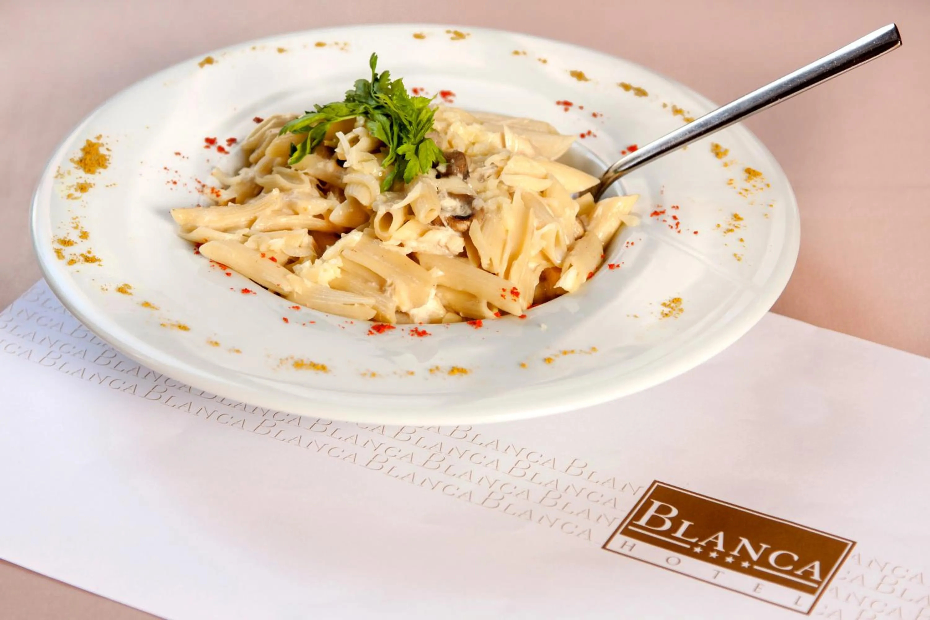 Restaurant/places to eat in Blanca Hotel