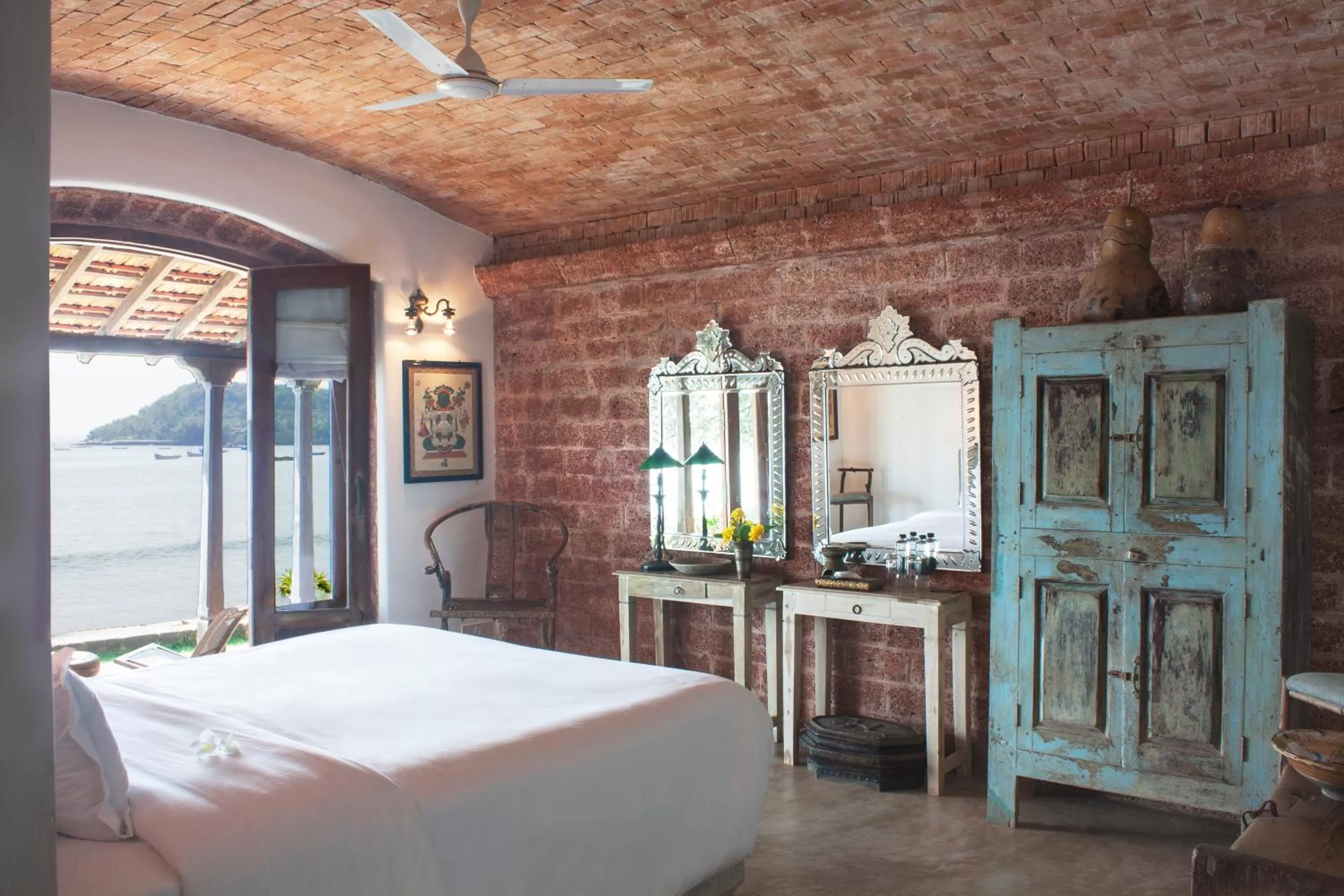 Rainha with Sea View in Ahilya By The Sea