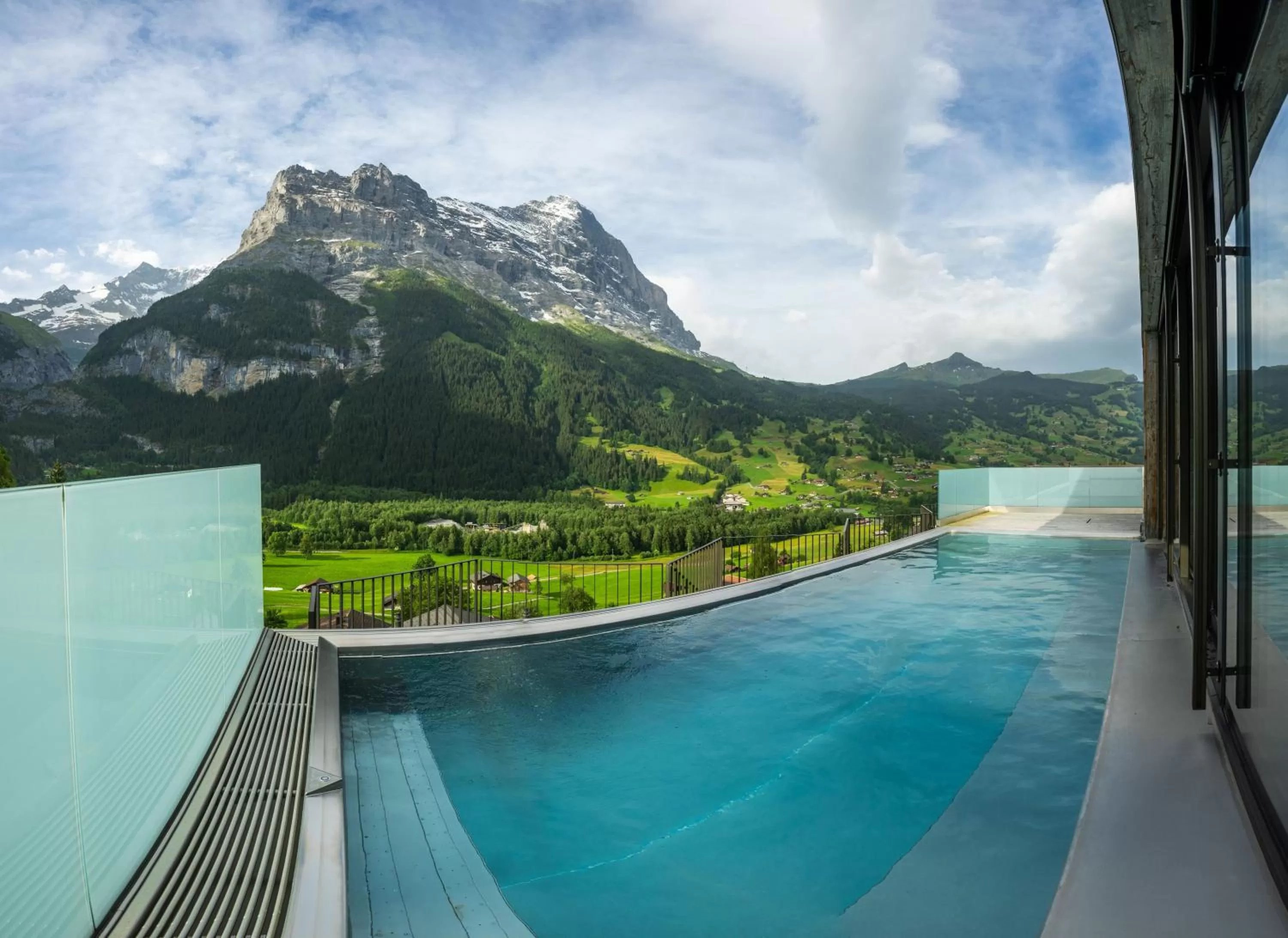Swimming pool in Hotel Spinne Grindelwald