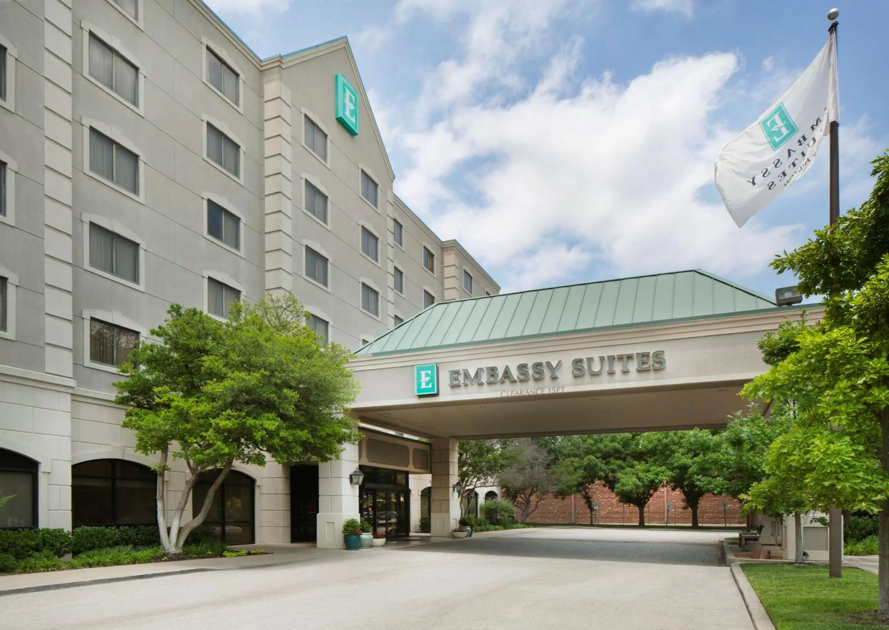Property building in Embassy Suites by Hilton Dallas Near the Galleria