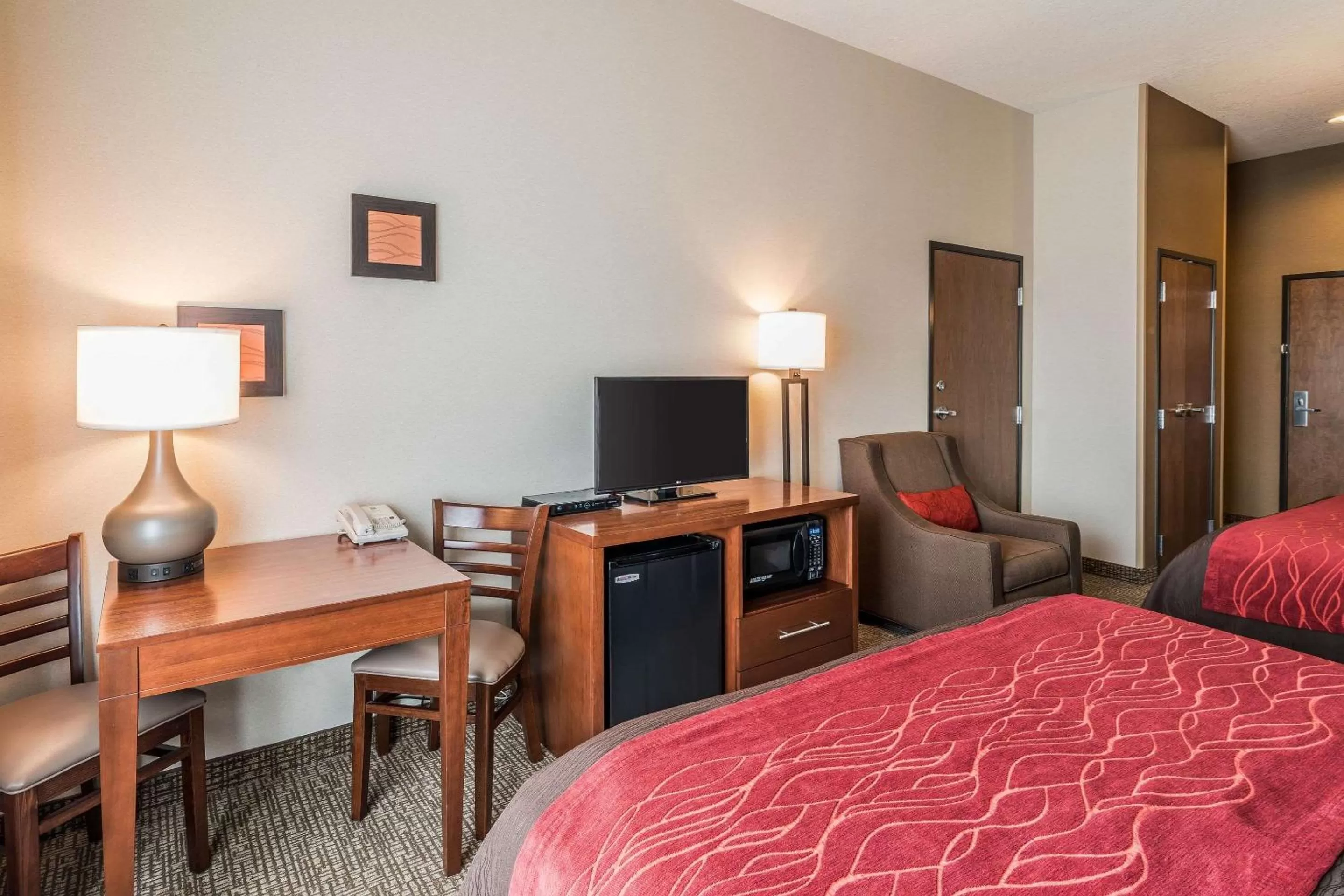 Photo of the whole room, TV/Entertainment Center in Comfort Inn & Suites Hermiston
