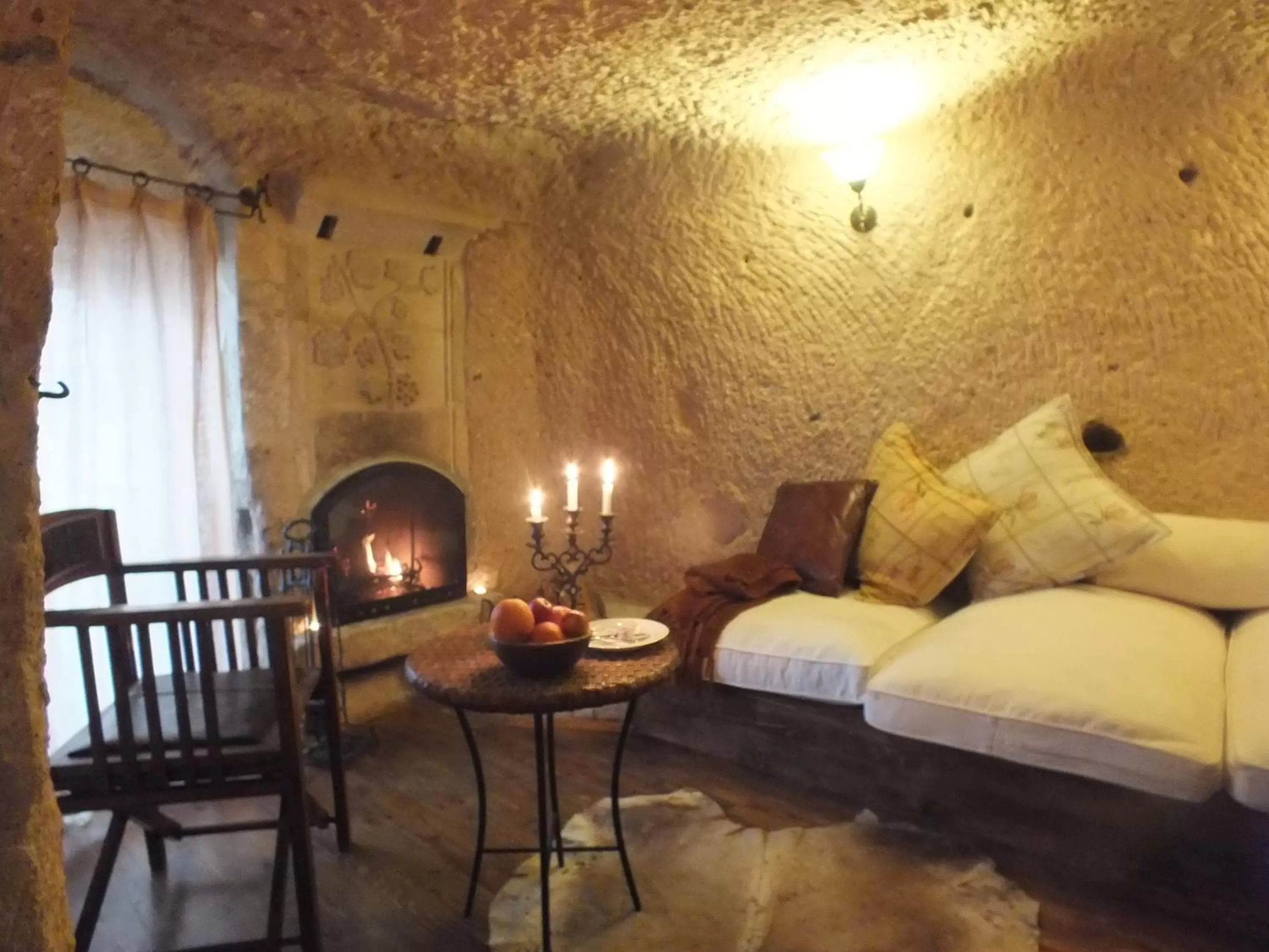 Living room, Bed in Melekler Evi Cave Hotel