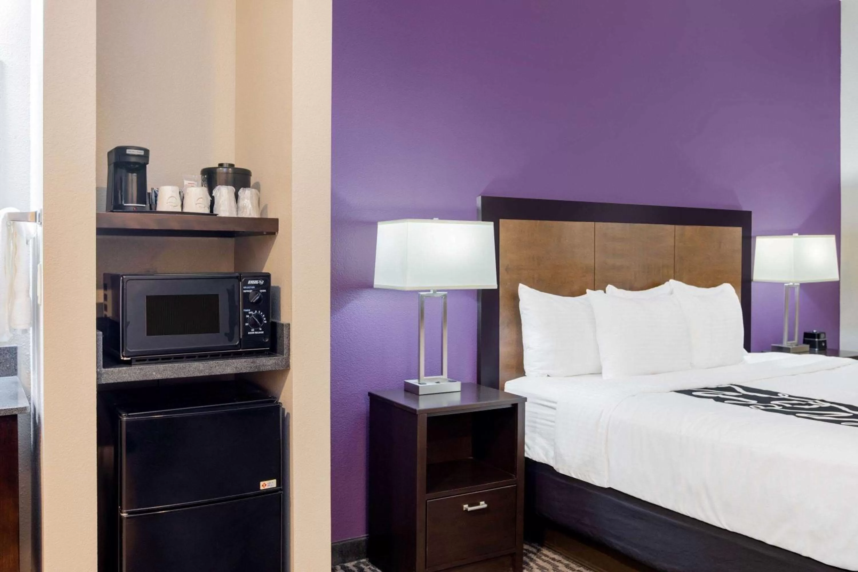 Photo of the whole room, Bed in La Quinta Inn by Wyndham Livermore