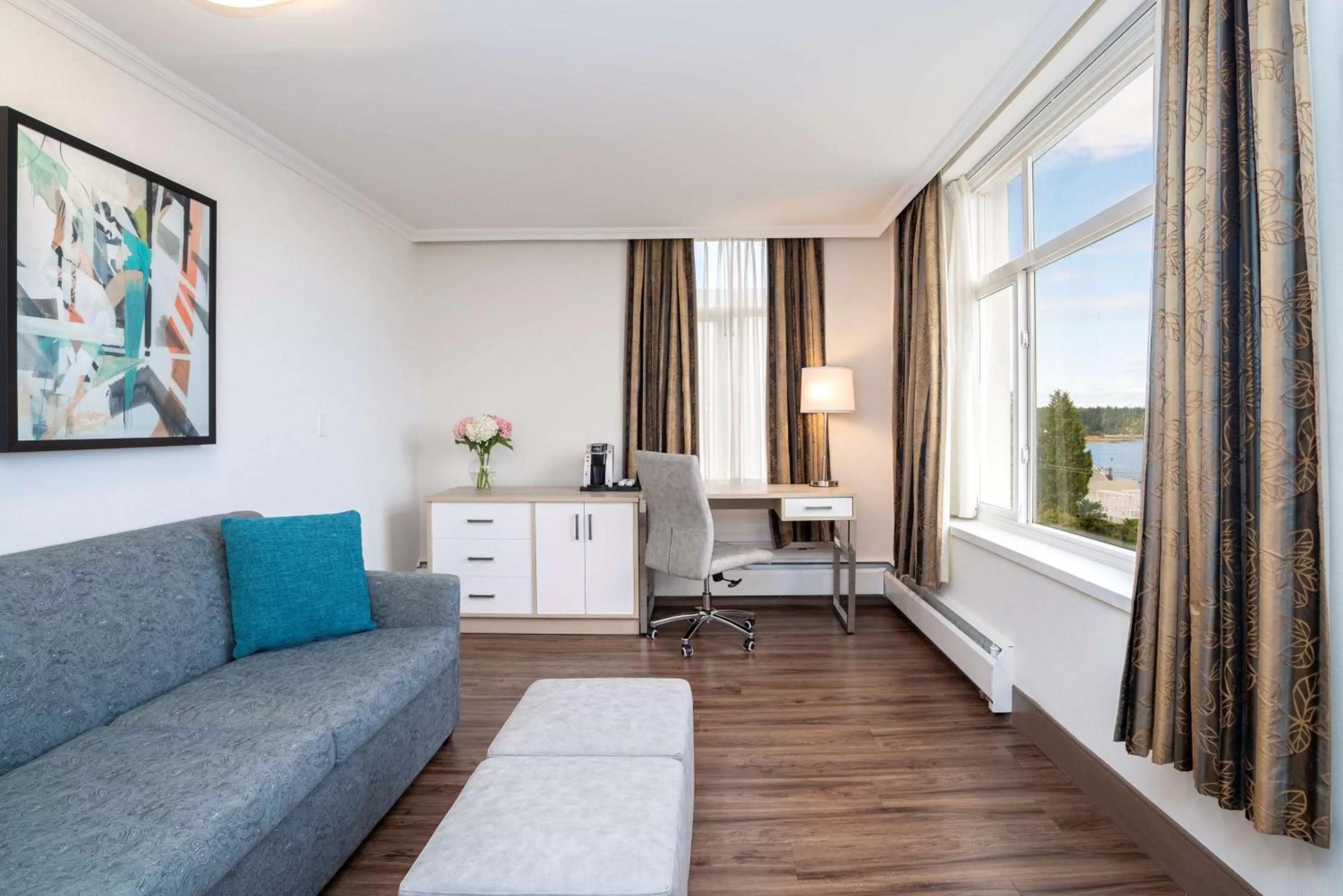 Photo of the whole room in Best Western Dorchester Hotel