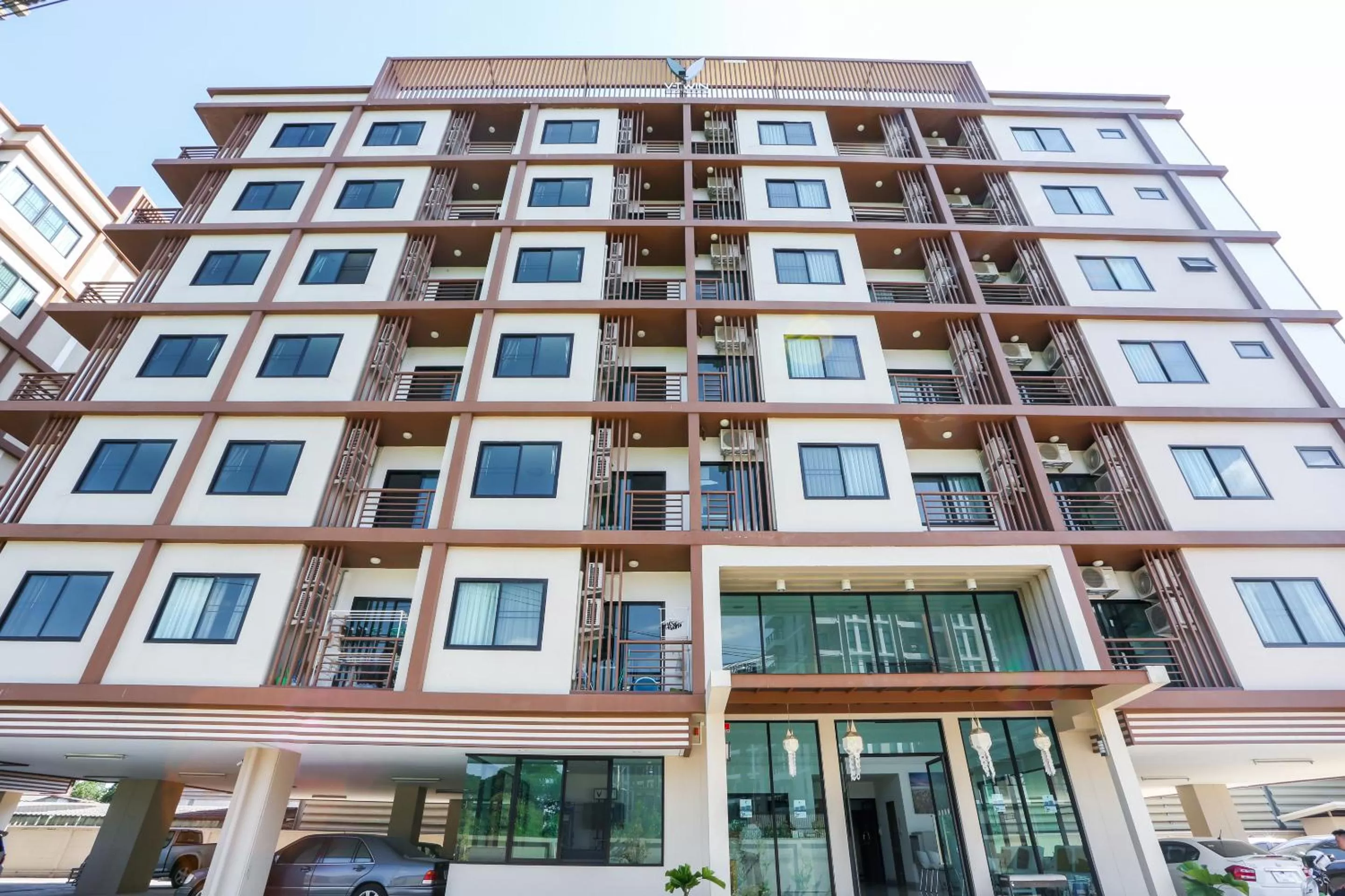 Facade/entrance in V-twin Donjan Service Apartment