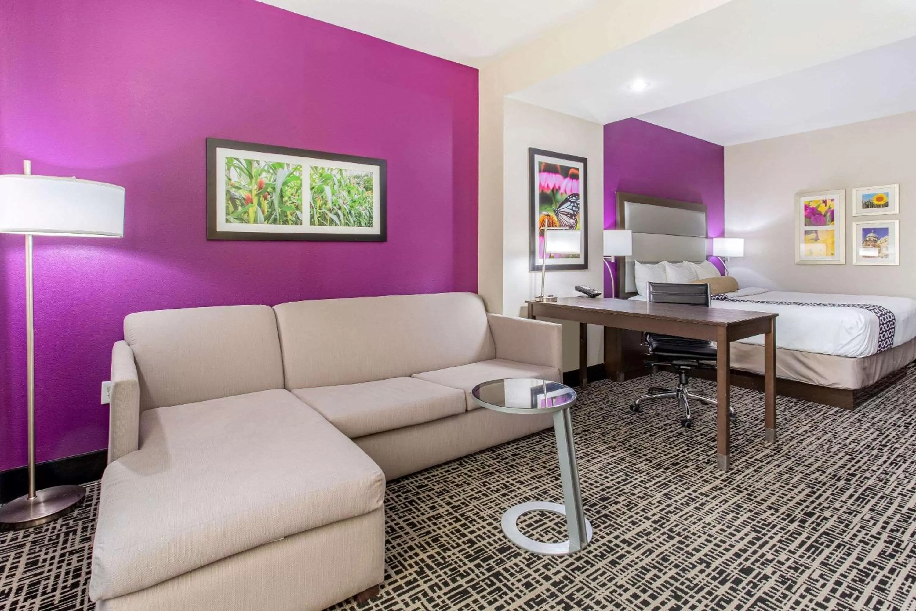 Photo of the whole room, Bed in La Quinta by Wyndham Springfield IL