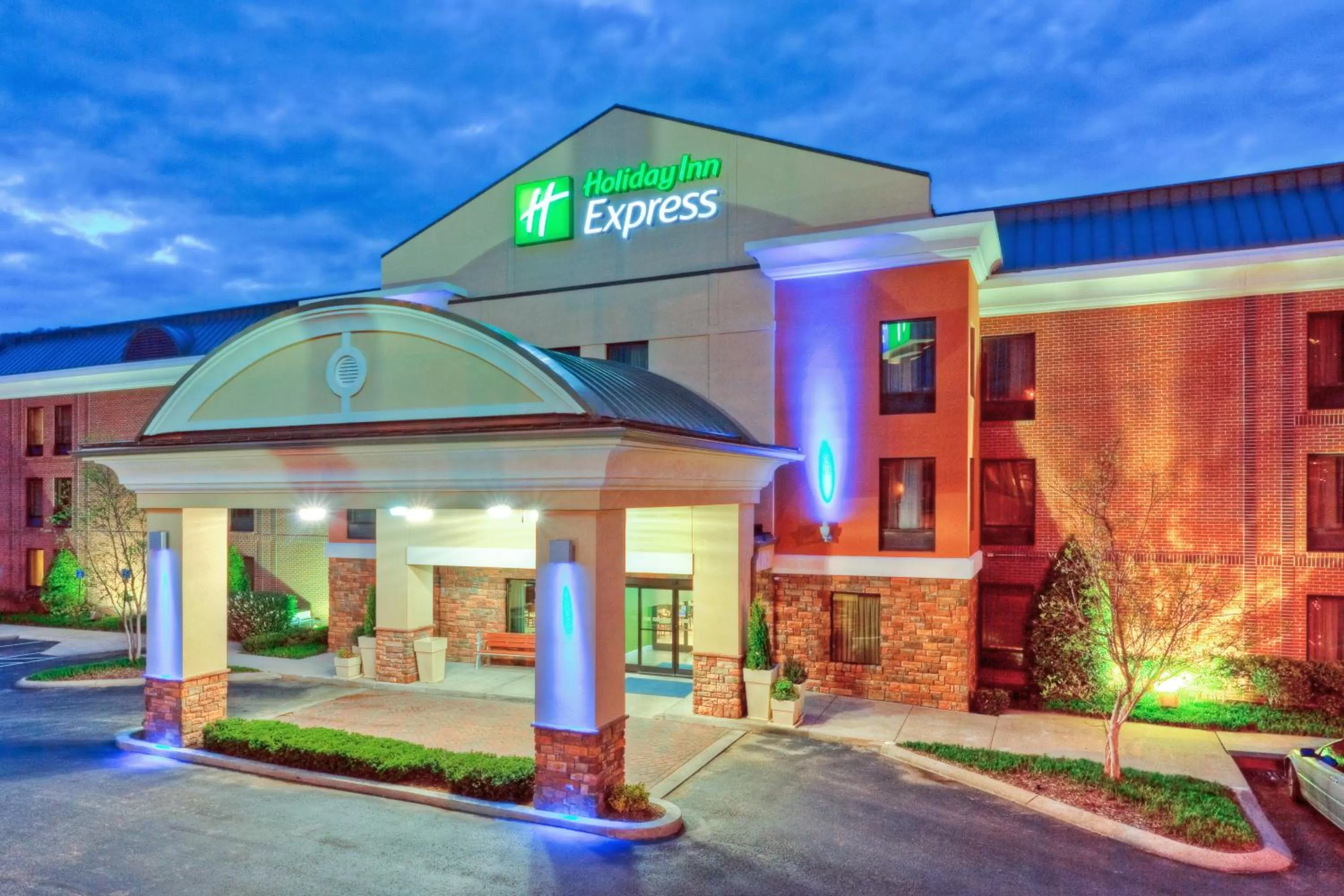 Property building in Holiday Inn Express Hotel & Suites Nashville Brentwood 65S
