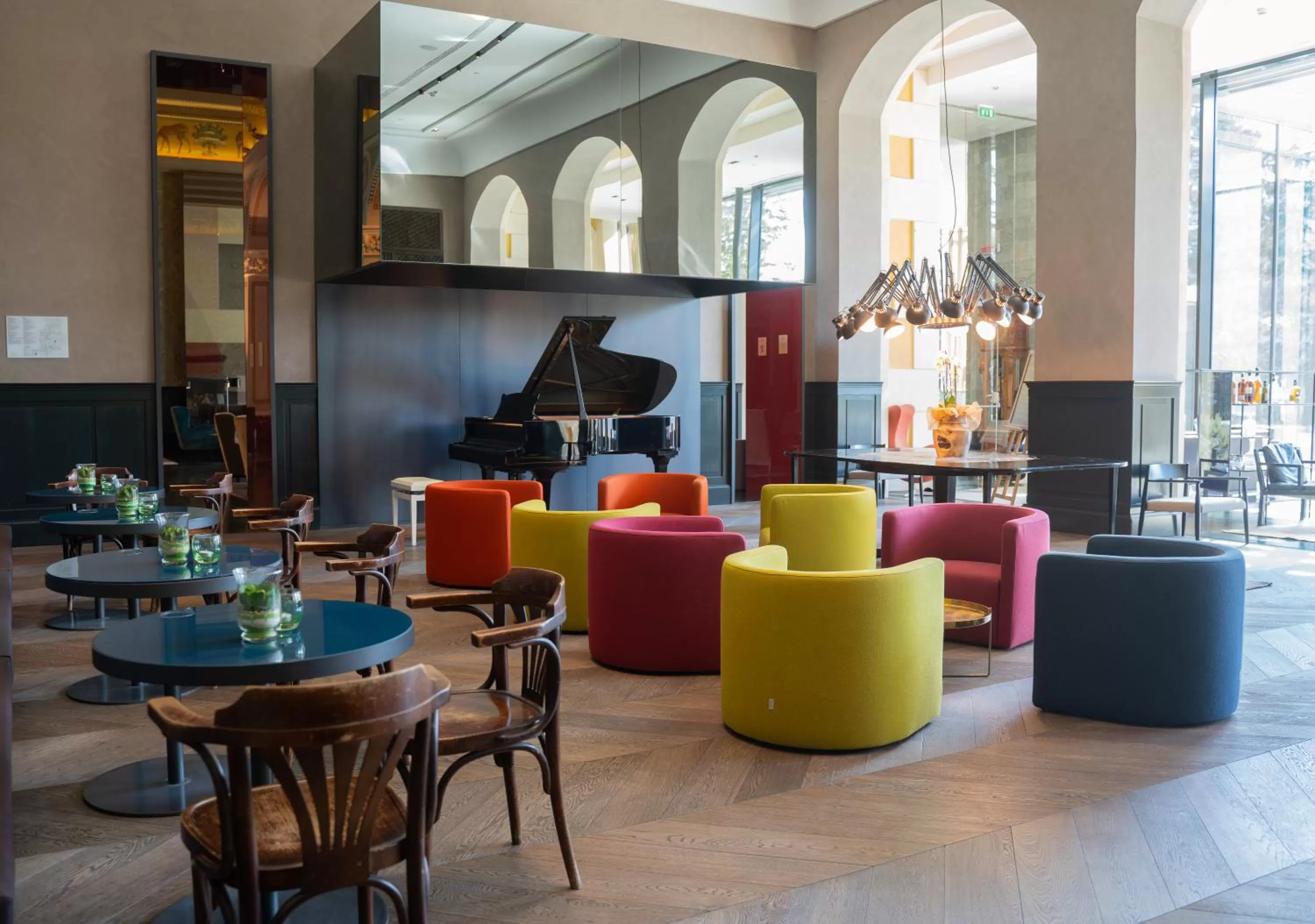 Restaurant/places to eat in Grand Hotel Billia