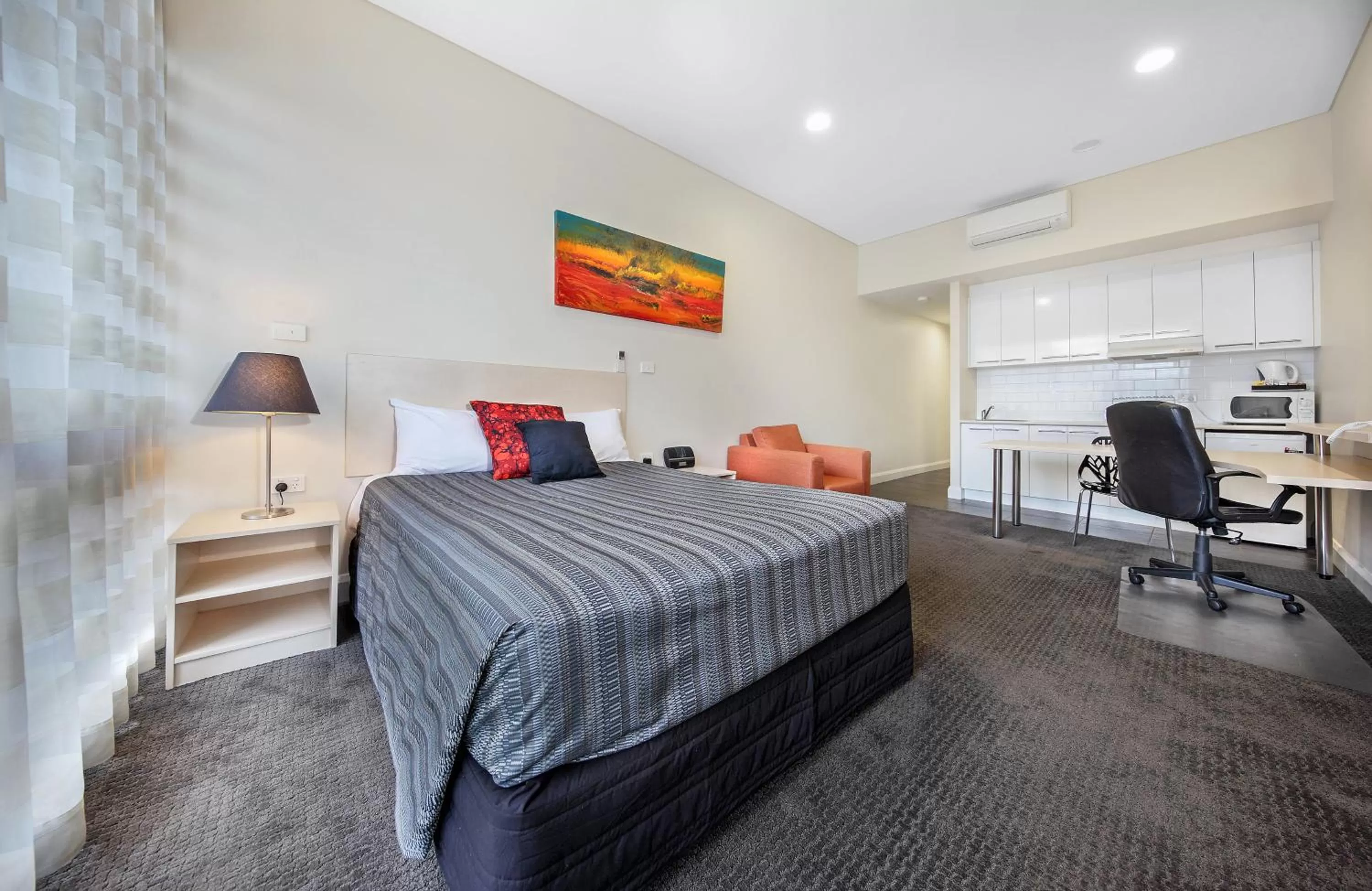 Bed in Belconnen Way Hotel & Serviced Apartments
