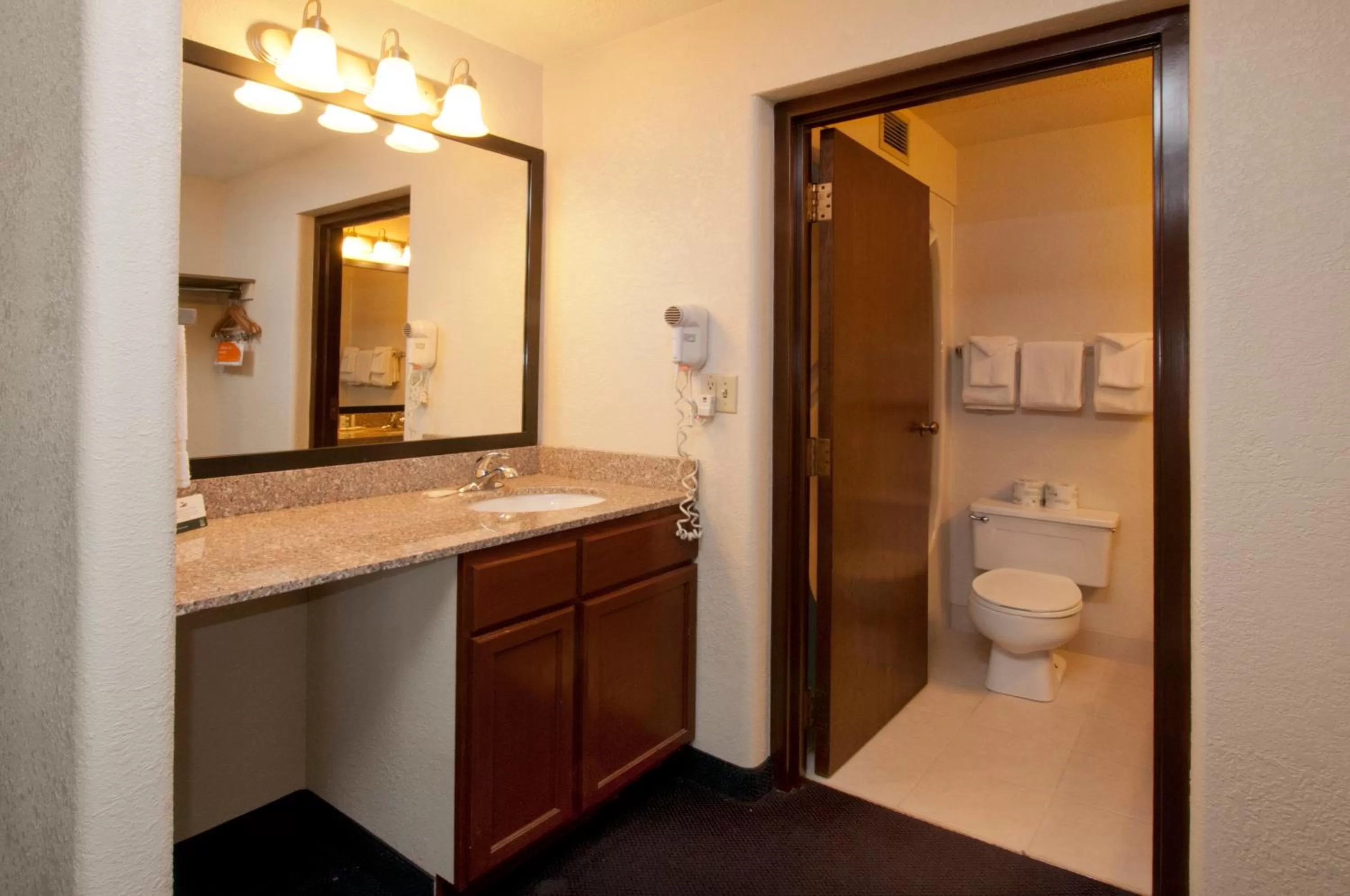 Bathroom in Quality Inn Stadium Area Green Bay Stadium