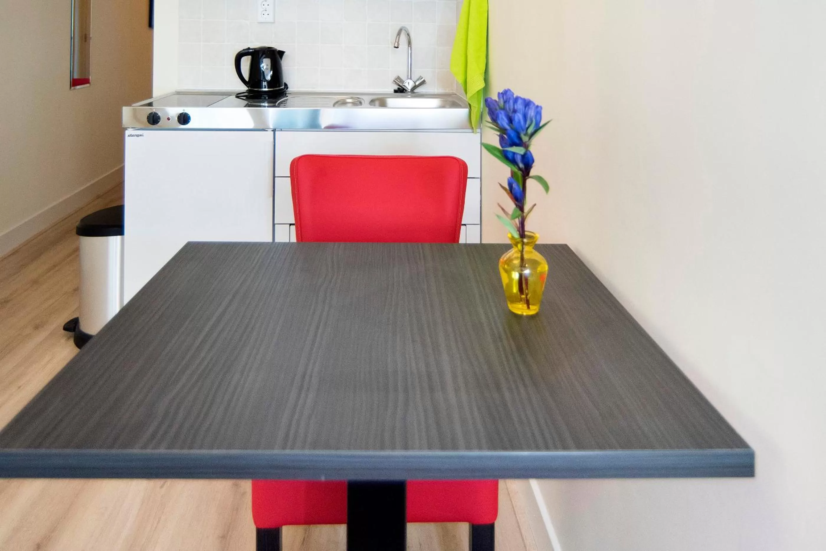 Kitchen/Kitchenette in Midtown Hotel Twin Studio