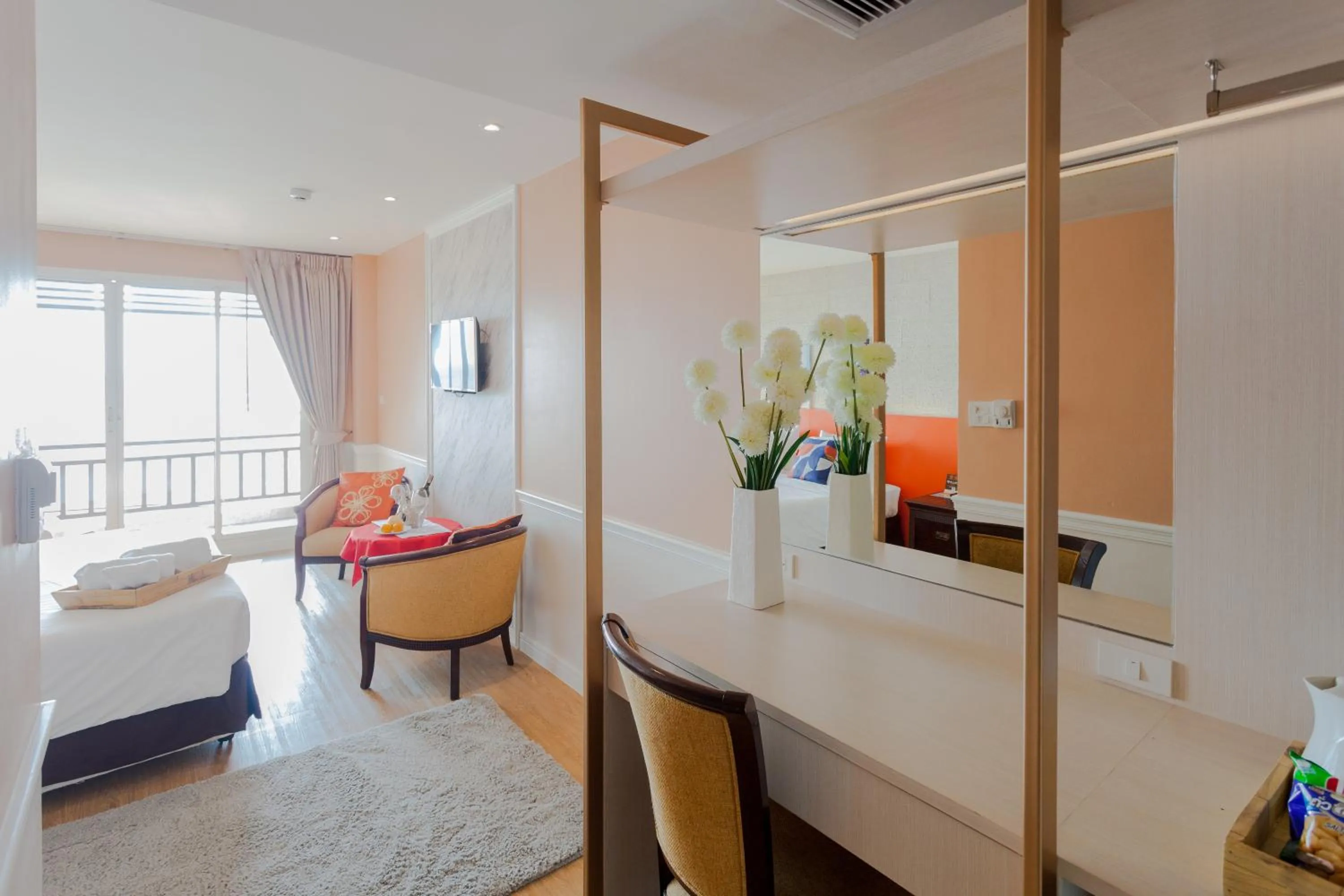 Photo of the whole room, Bed in Seaside Jomtien Beach Pattaya