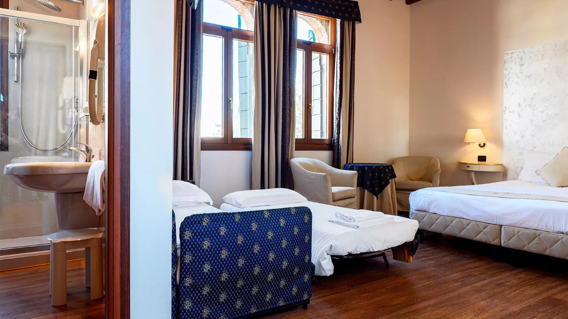 Photo of the whole room, Bed in Cà Doge