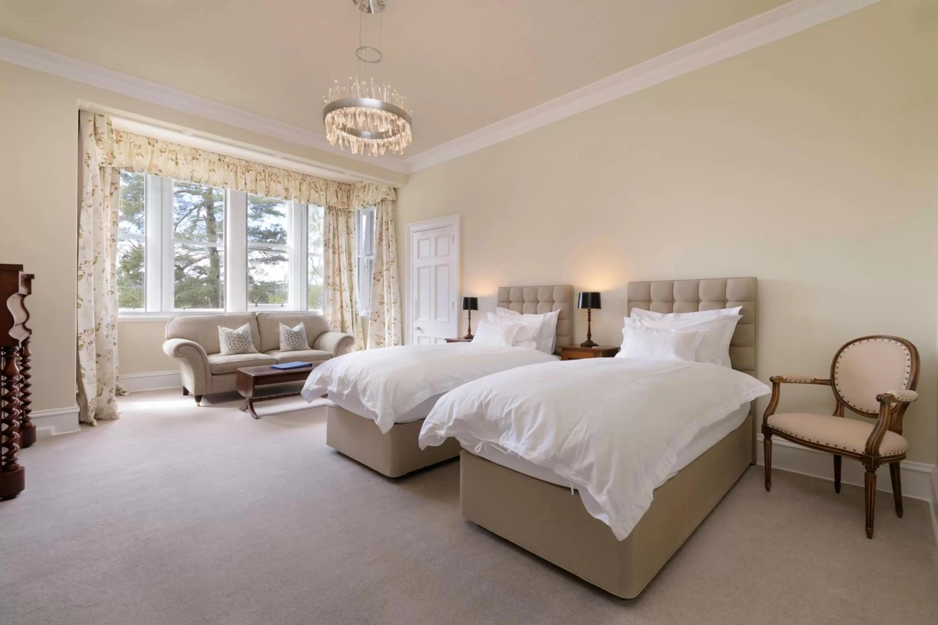 Photo of the whole room, Bed in Lys-Na-Greyne Country House