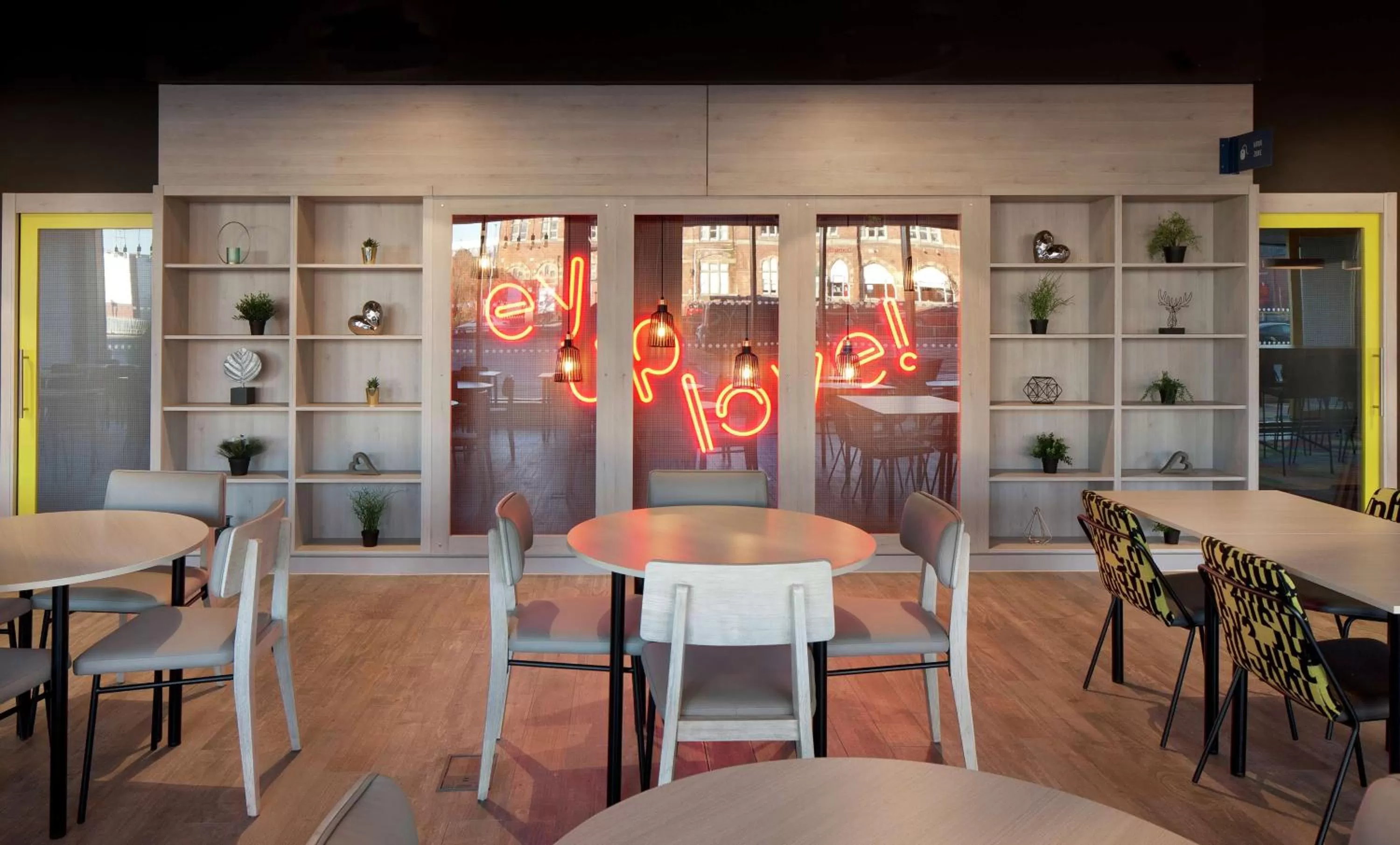 Restaurant/places to eat in Hampton By Hilton Leeds City Centre