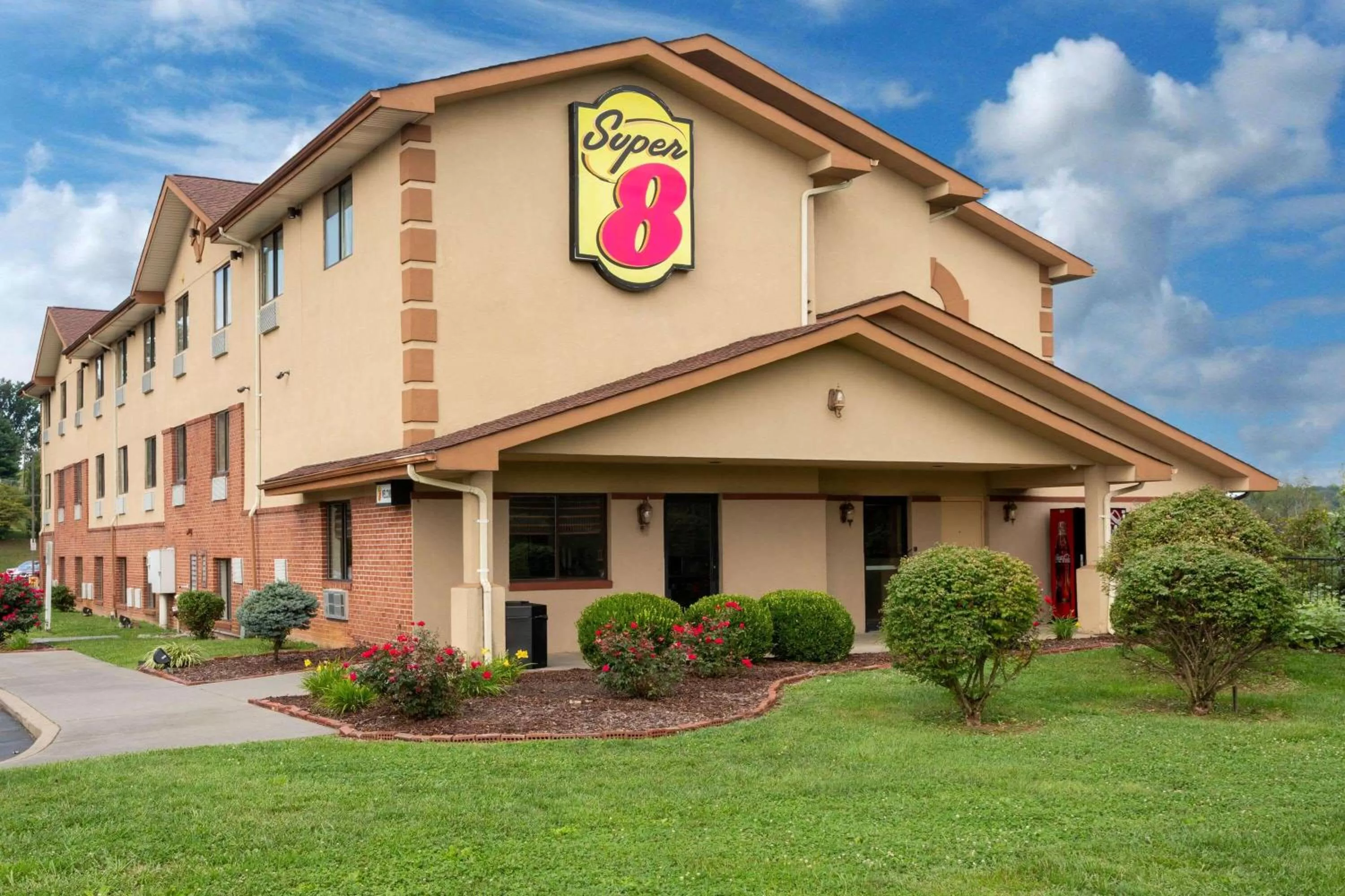 Property building in Super 8 by Wyndham Abingdon VA