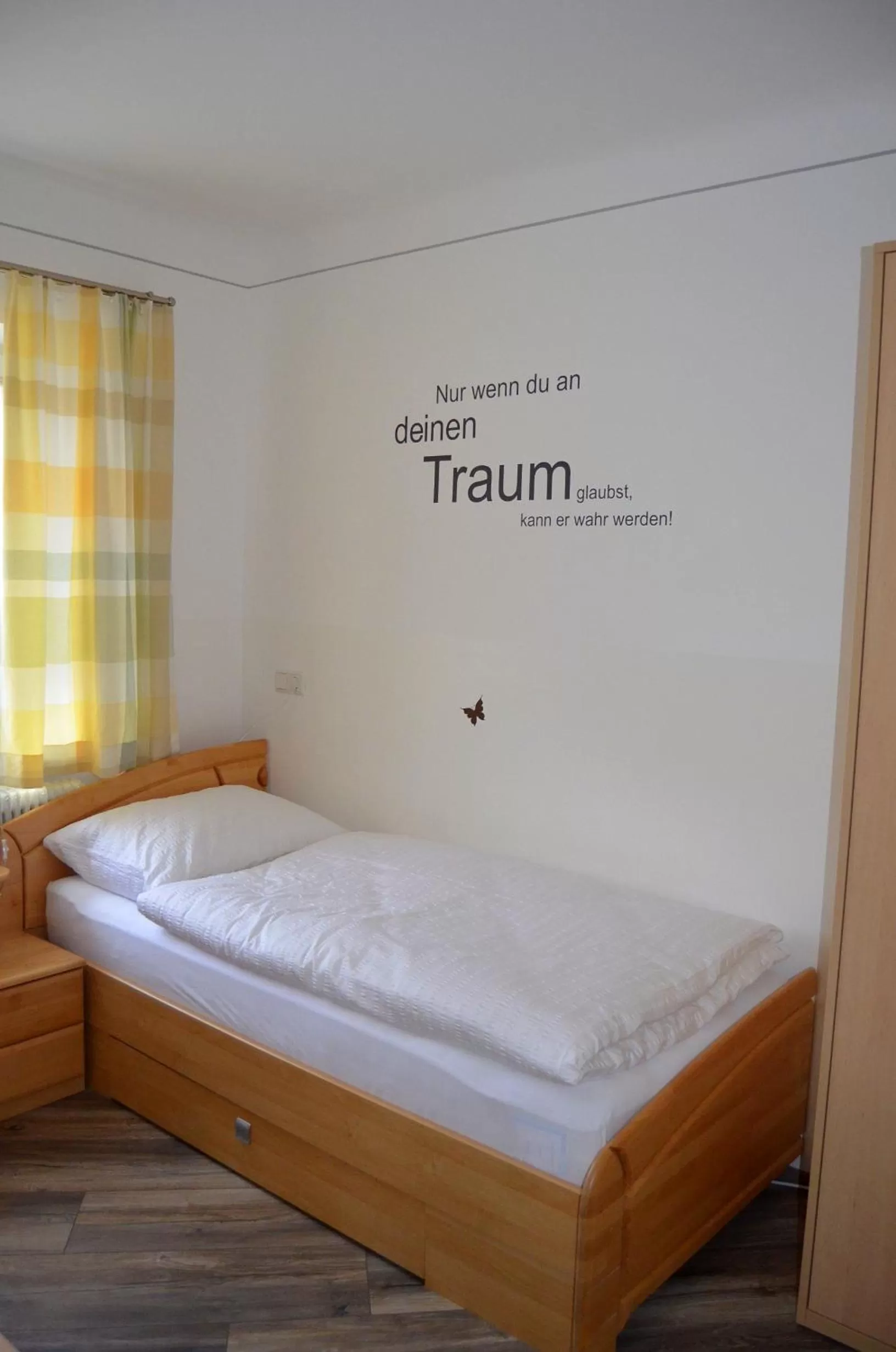Bed in Pension zum Strell