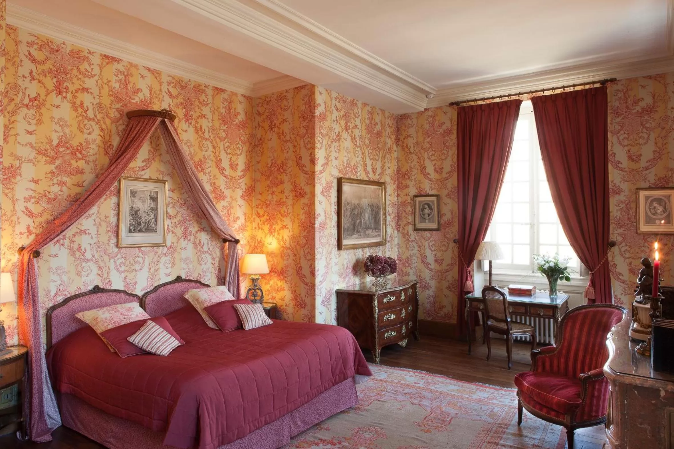 Photo of the whole room, Bed in Château-Hôtel de Bourron