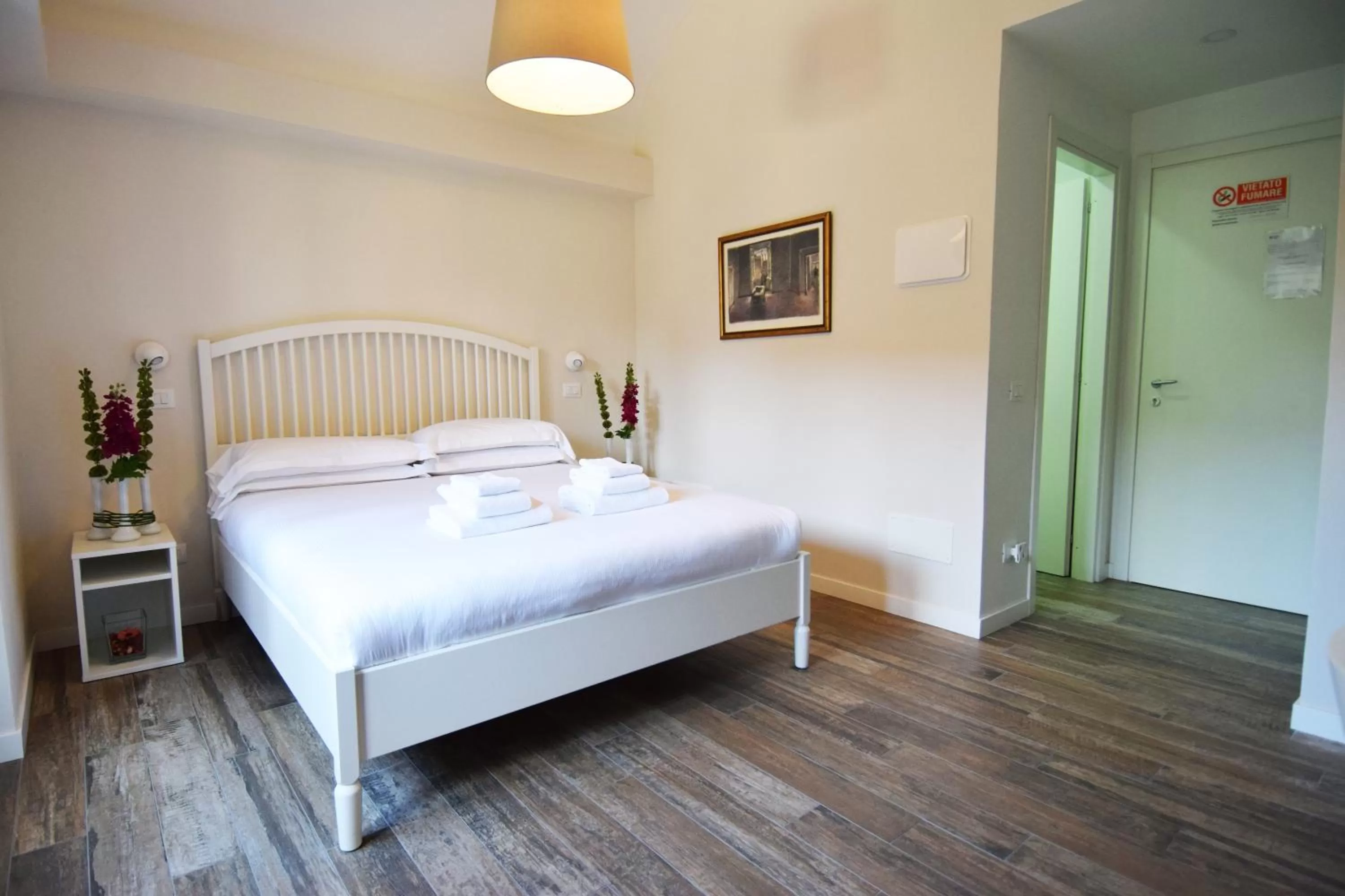 Queen Room with Garden View - single occupancy in Il Giardino