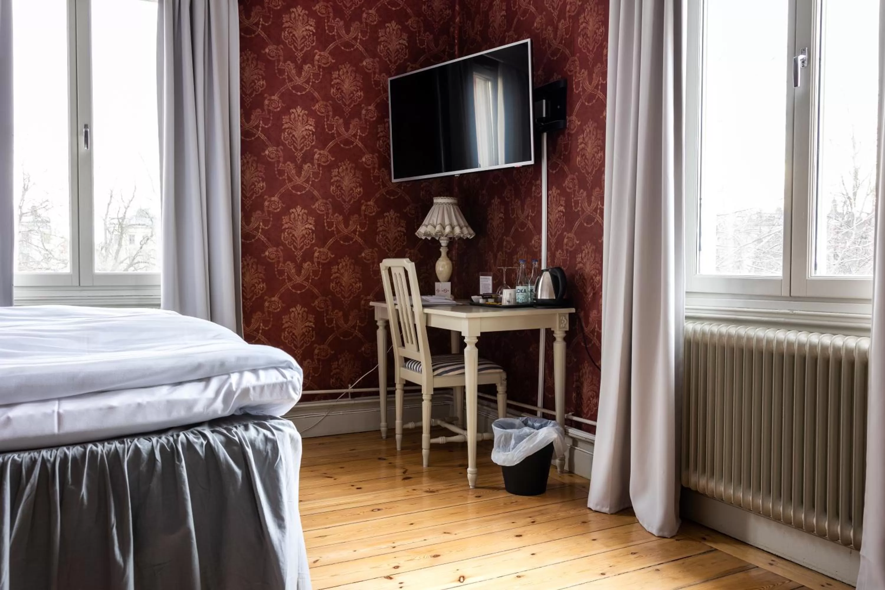 Photo of the whole room, Bed in Park Hotel Linköping Fawlty Towers