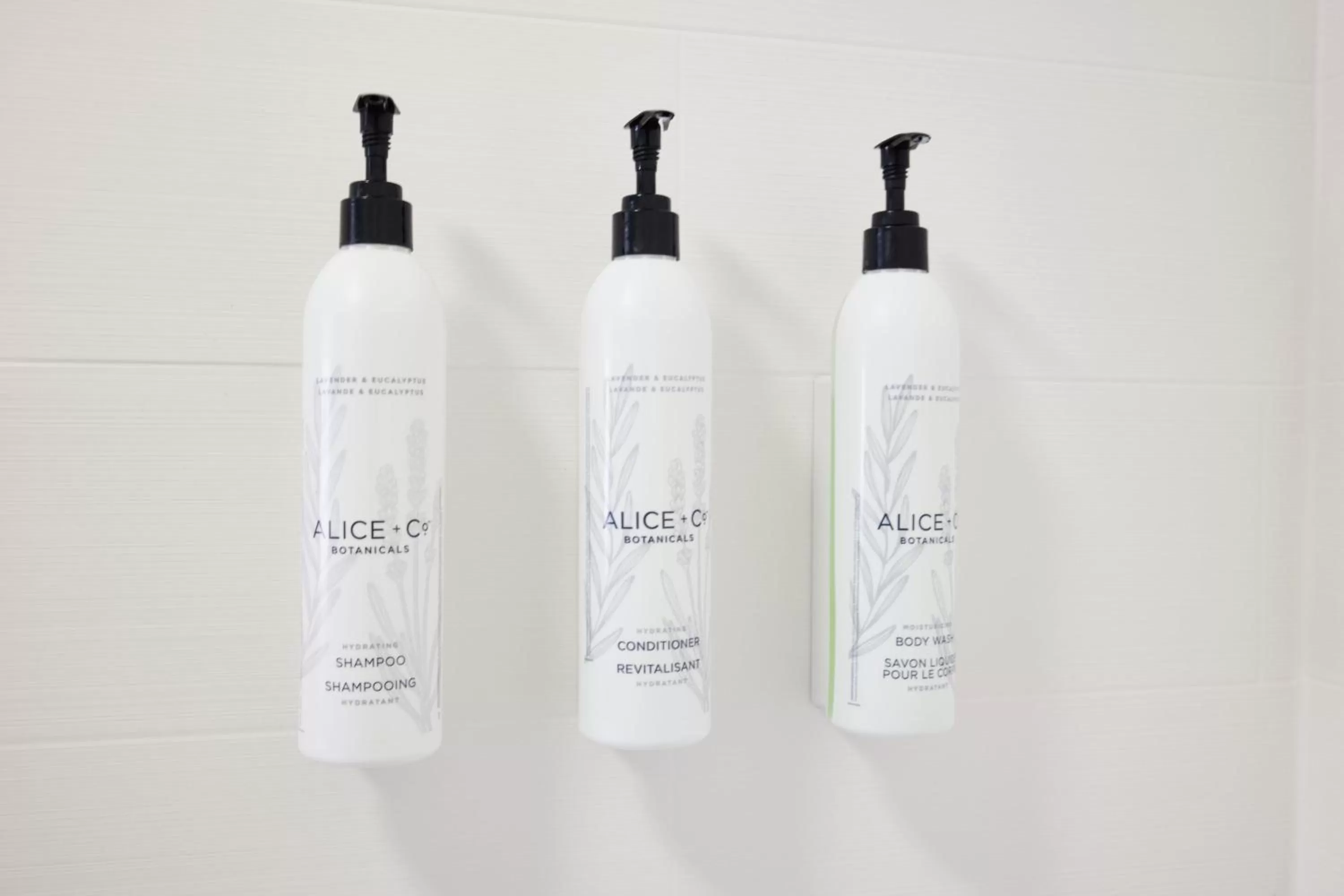 Bathroom in SpringHill Suites Phoenix Tempe Airport