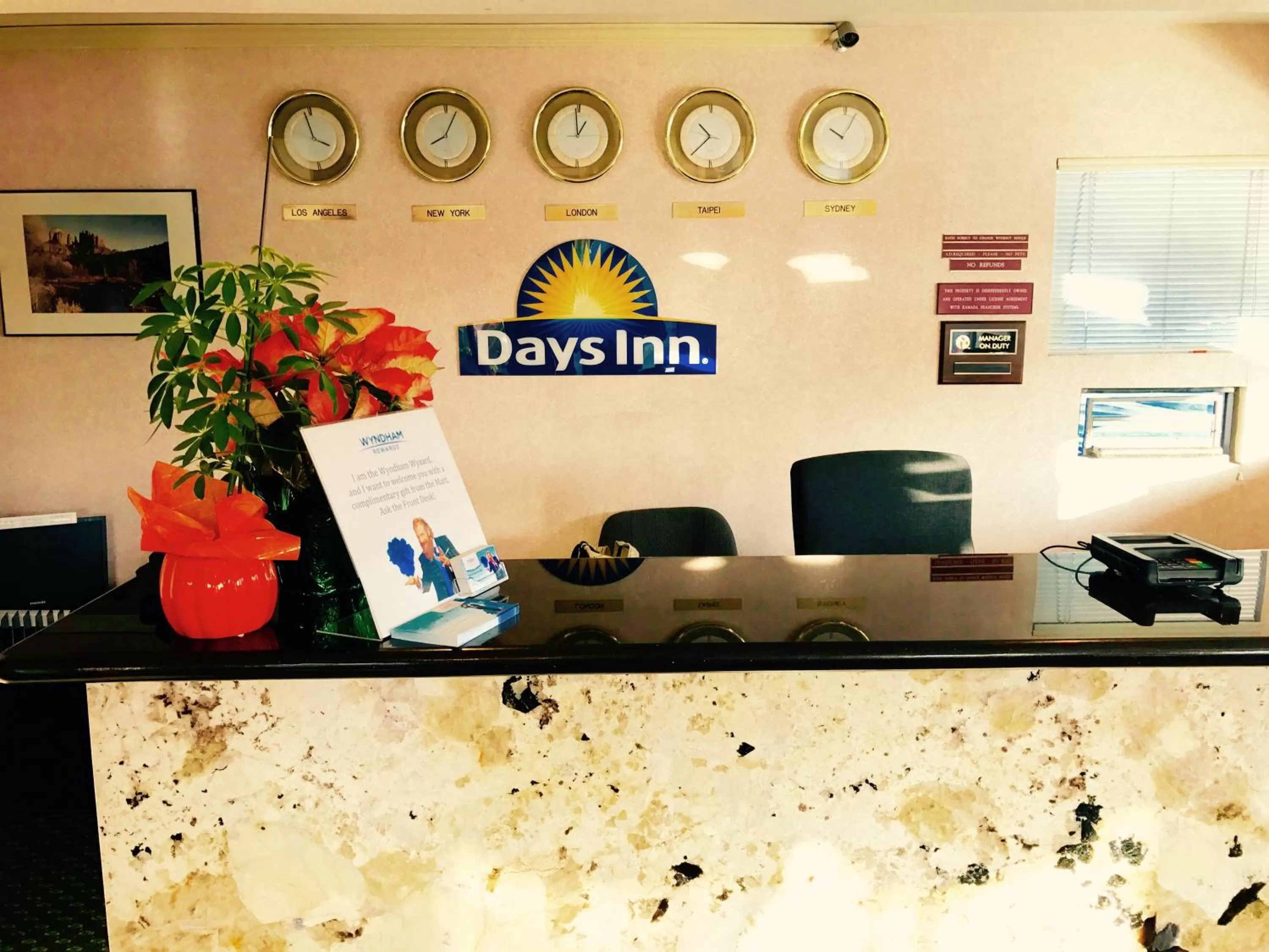 Lobby or reception in Days Inn by Wyndham Anaheim Near the Park
