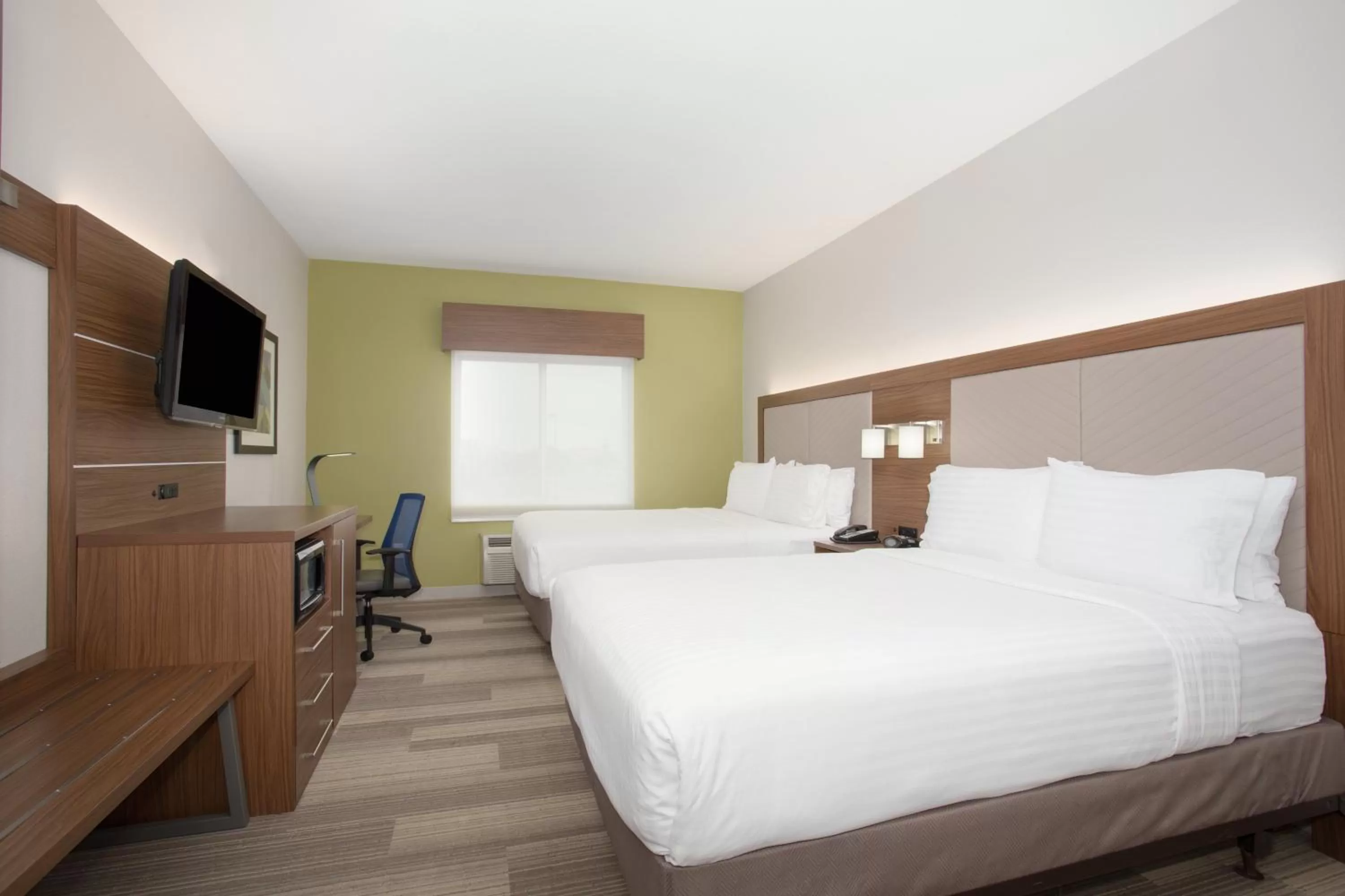 Photo of the whole room, Bed in Holiday Inn Express & Suites Amarillo by IHG