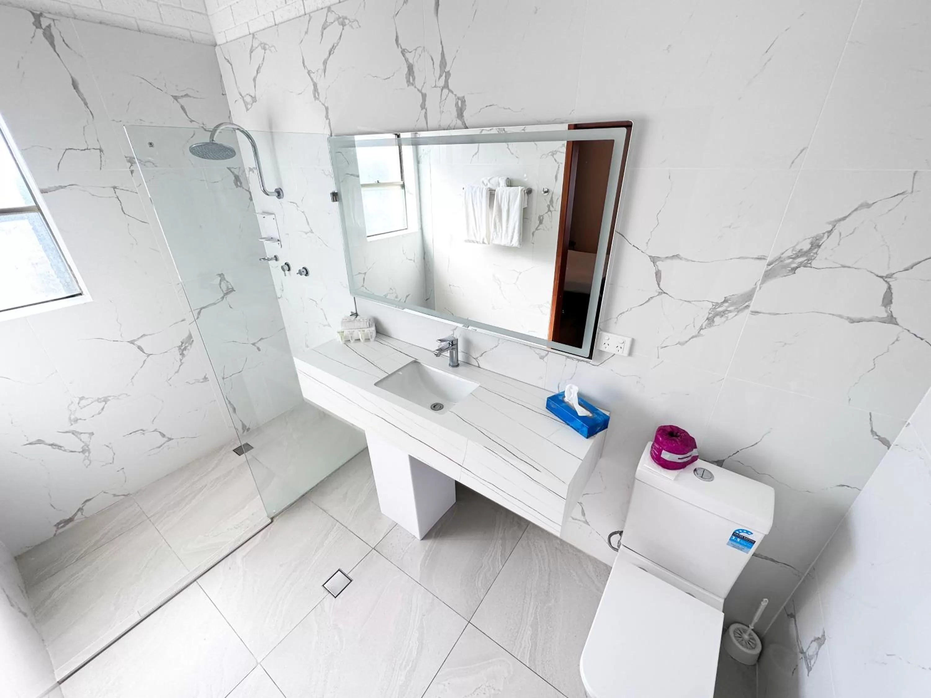 Bathroom in Spa Village Travel Inn