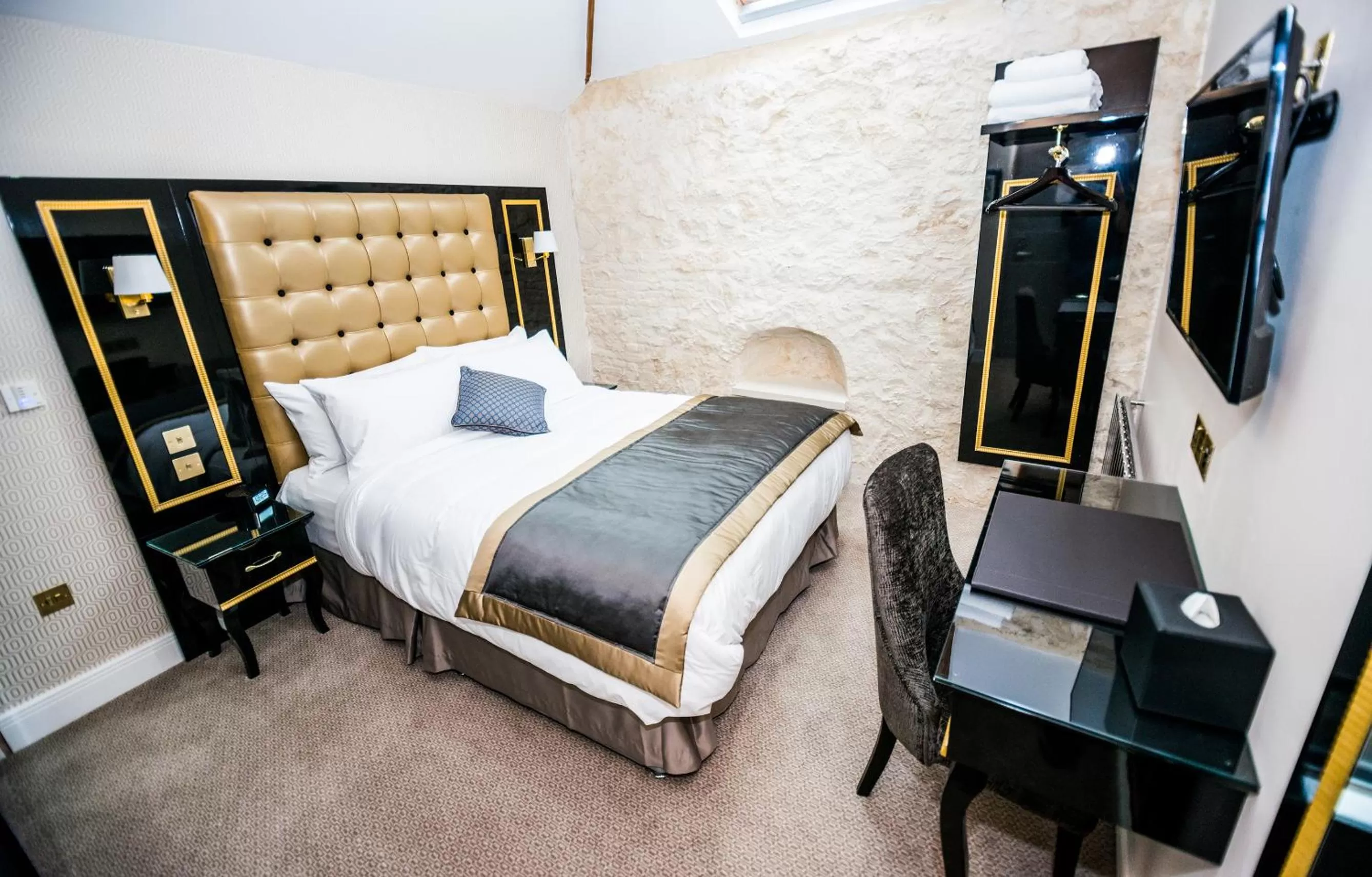 Bed in Museum Residence Oxford