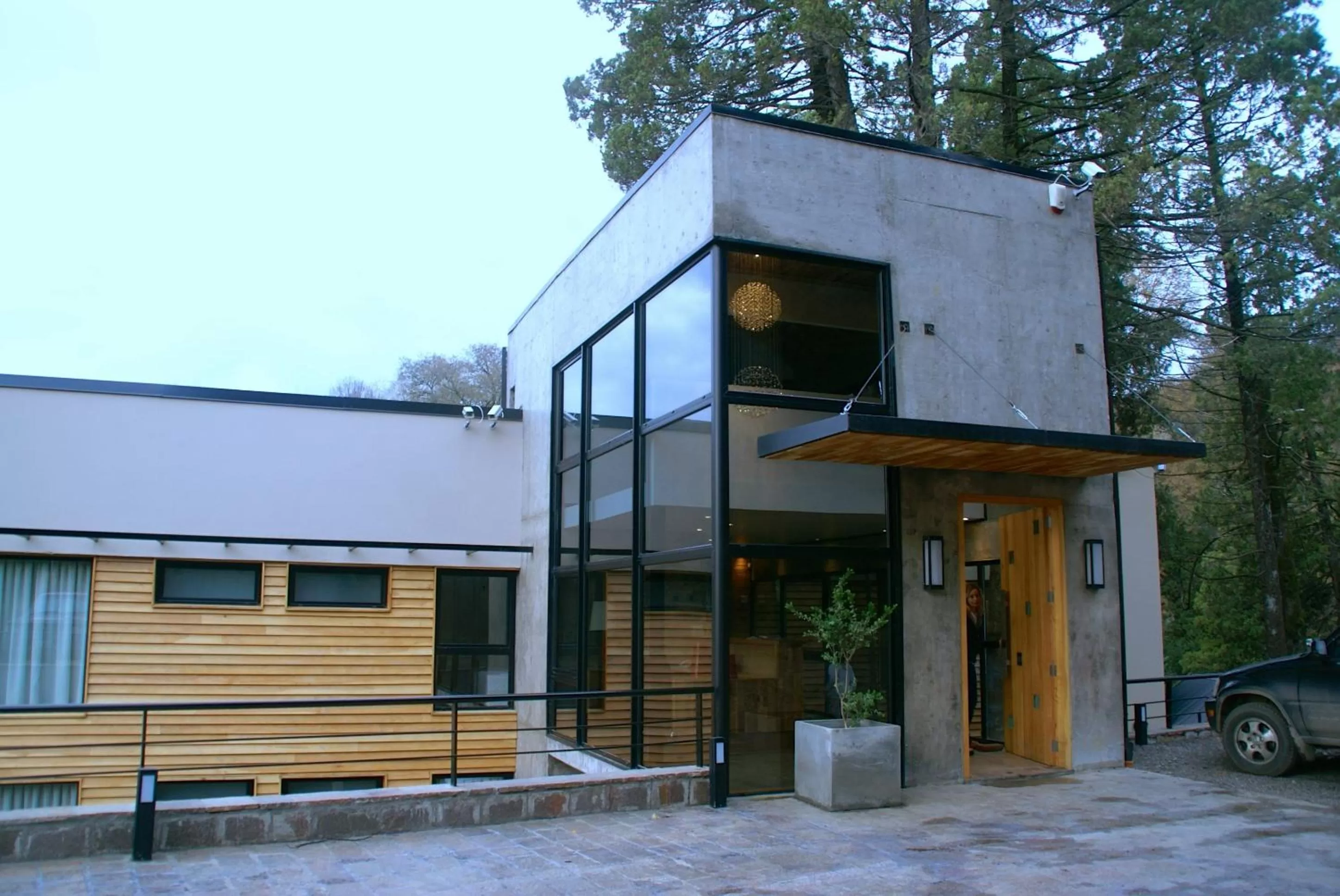 Facade/entrance in El Oasis Apart Hotel