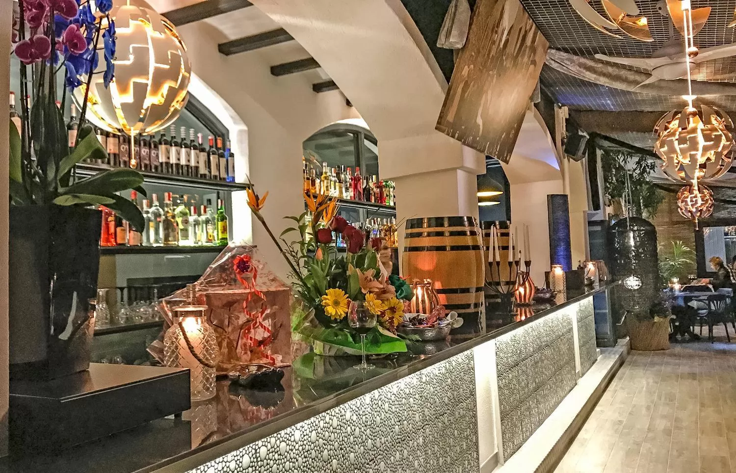 Restaurant/places to eat in Lloyds Beach Club