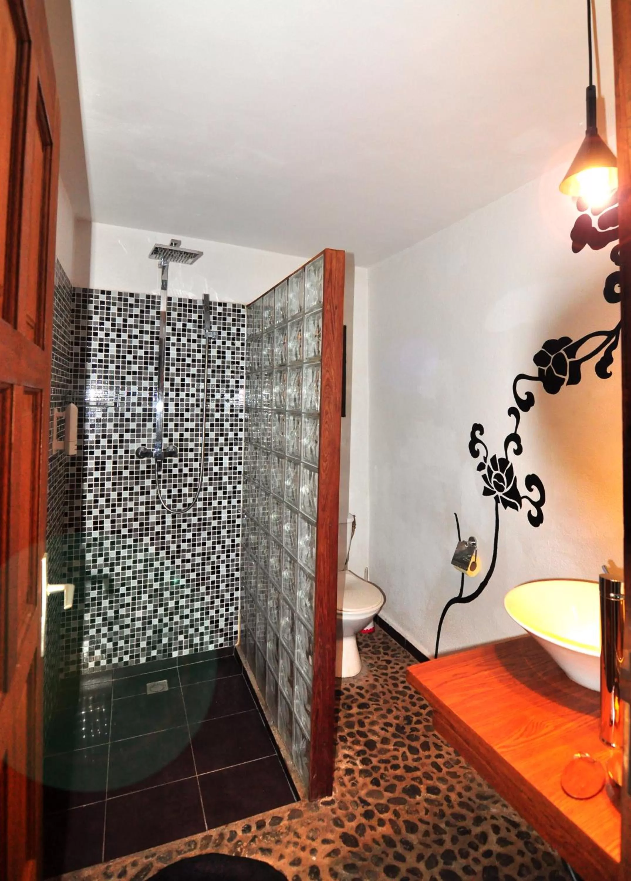 Bathroom, Bed in Rova Hotel