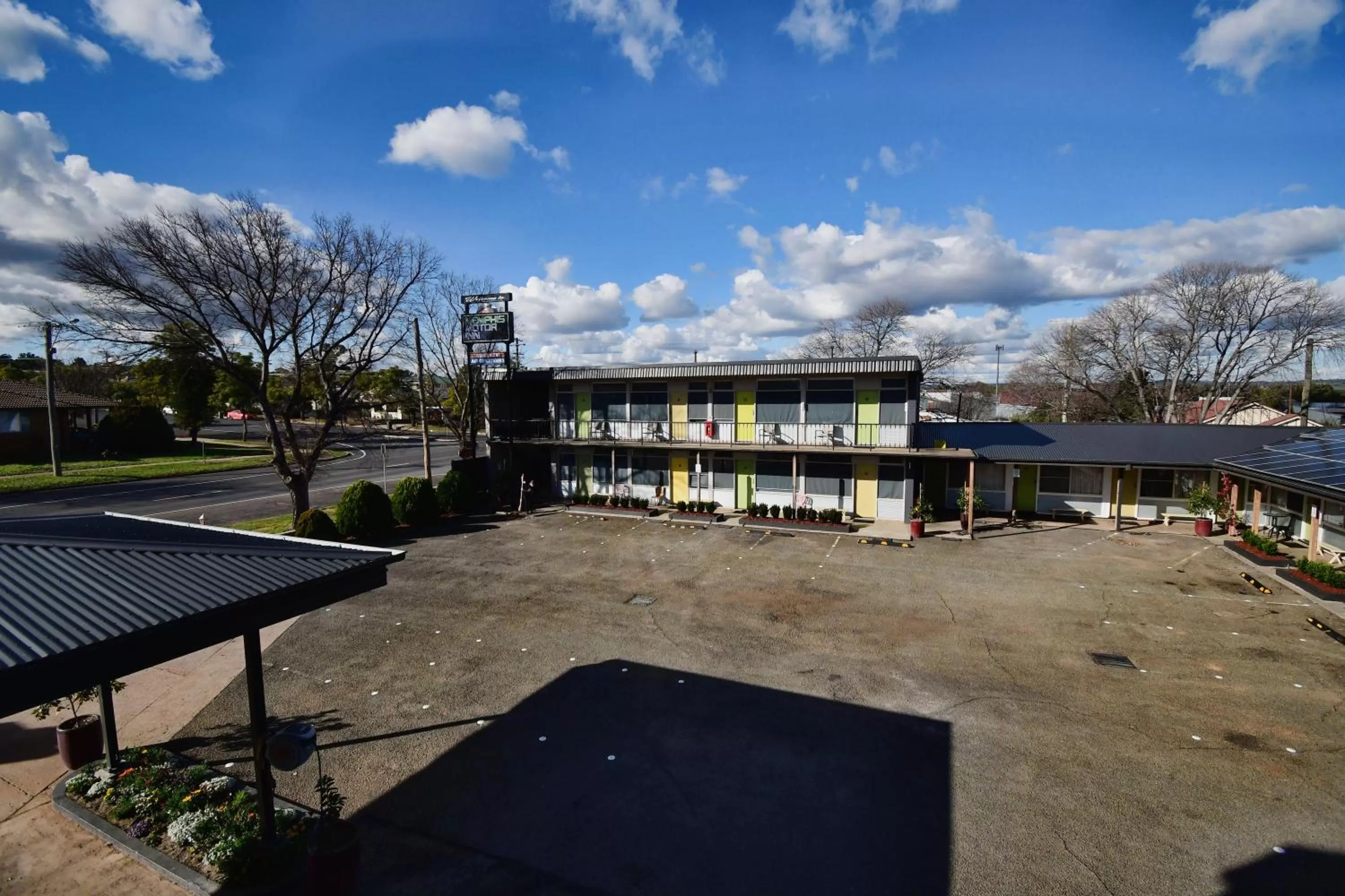 Property building in Memphis Motor Inn- UNDER NEW MANAGEMENT