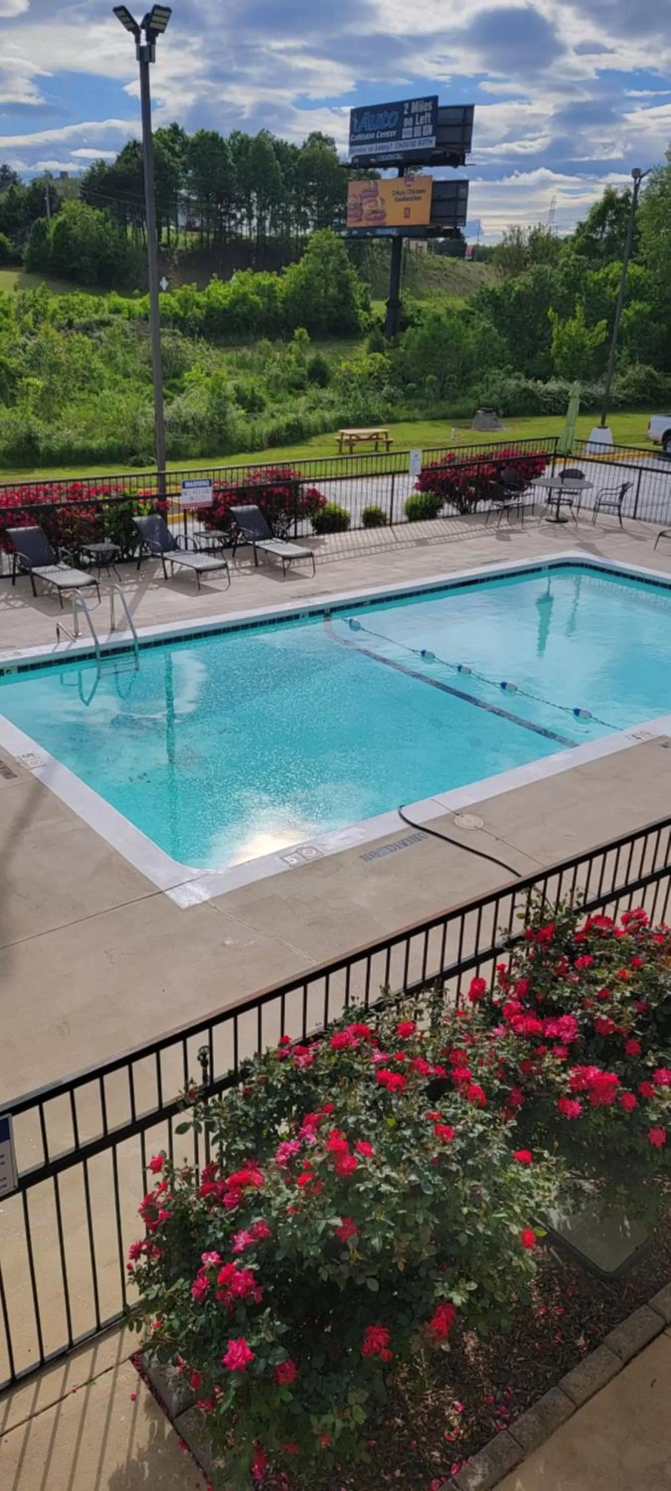 Swimming pool in Quality Inn