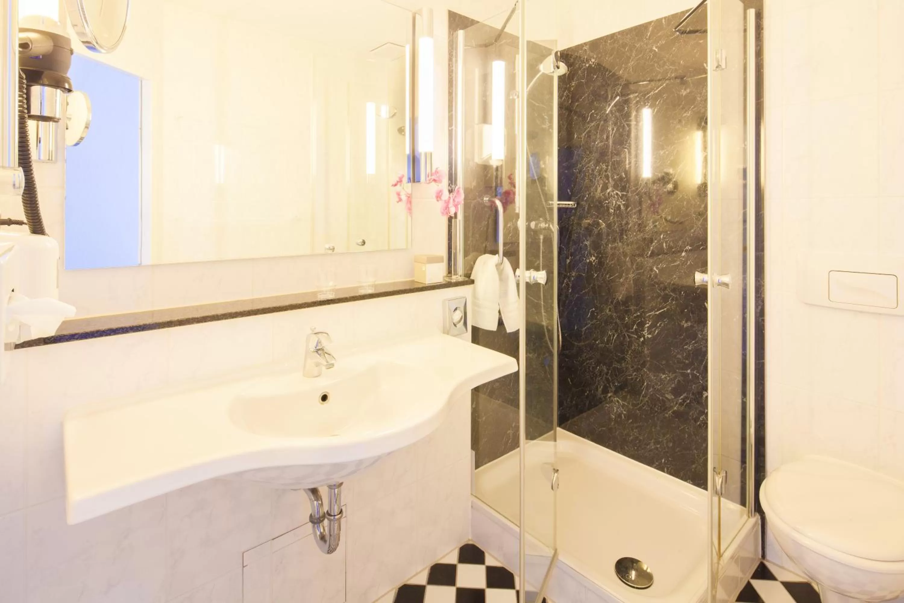 Bathroom in Hotel Brandies Berlin GmbH