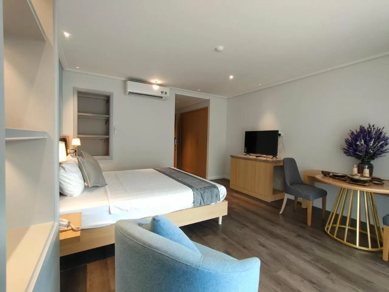 Hong Gia Tue Lake View