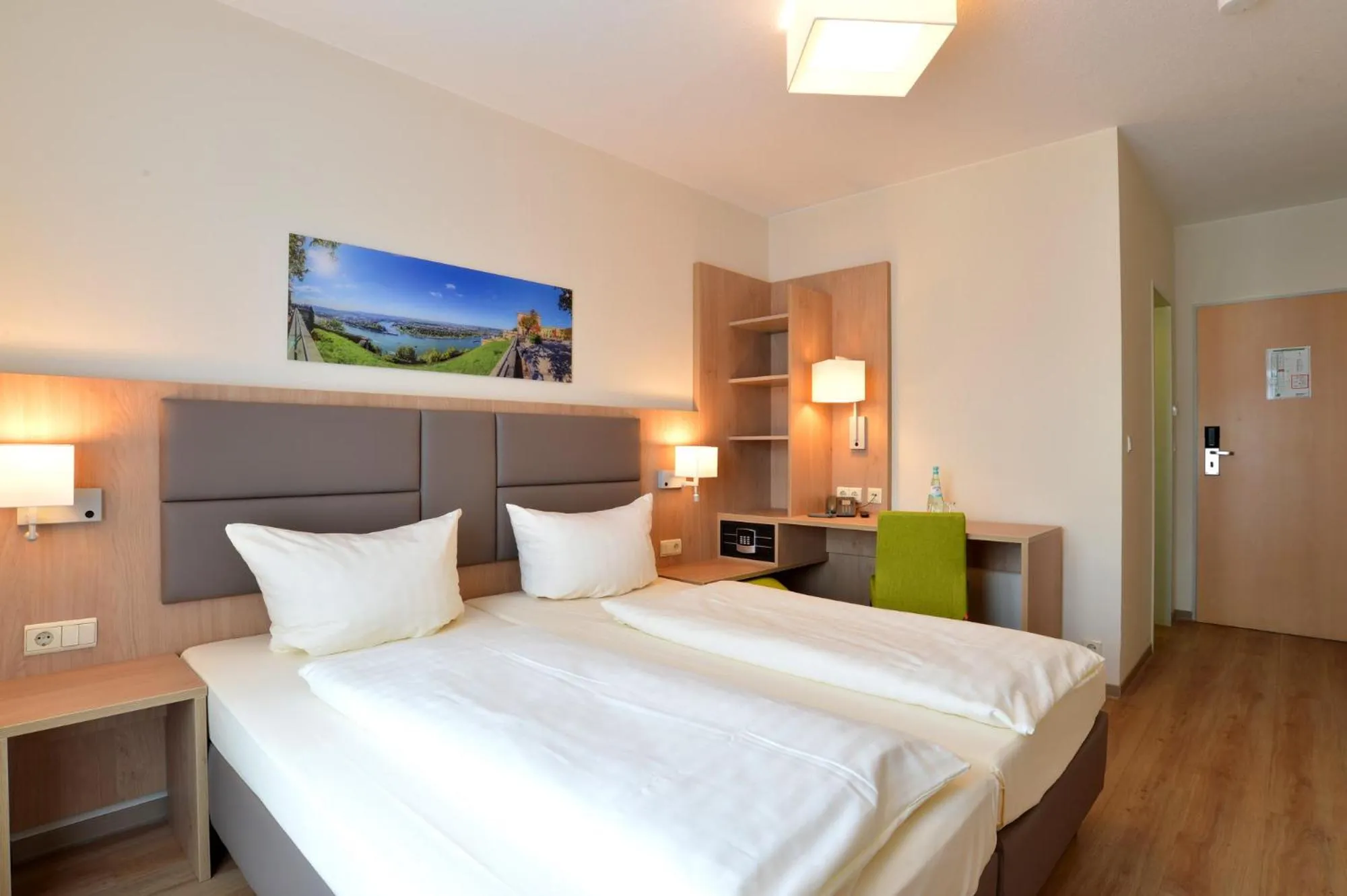 Bed in City-Hotel Kurfürst Balduin