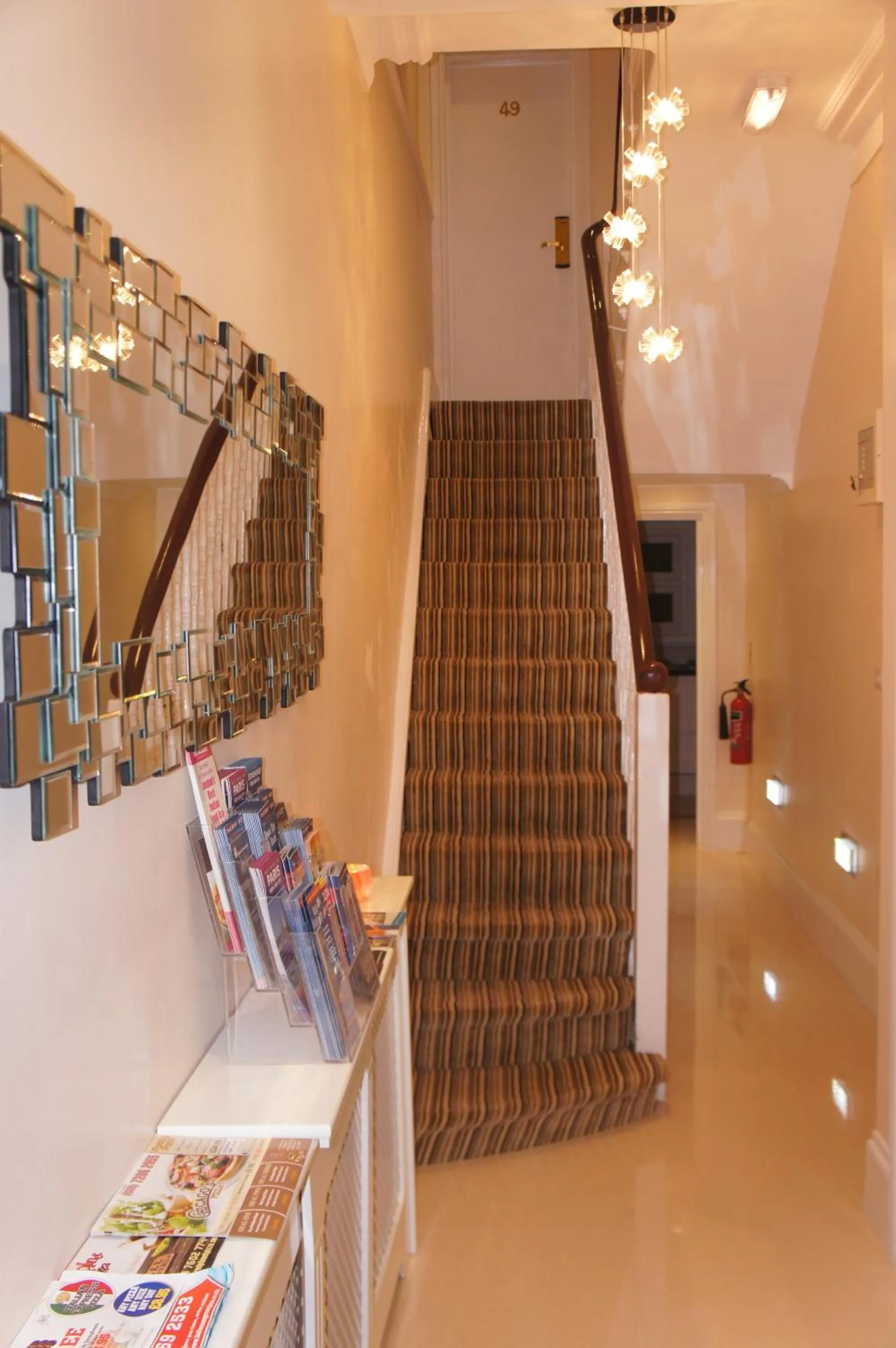 Lobby or reception in Sapphire Hotel London