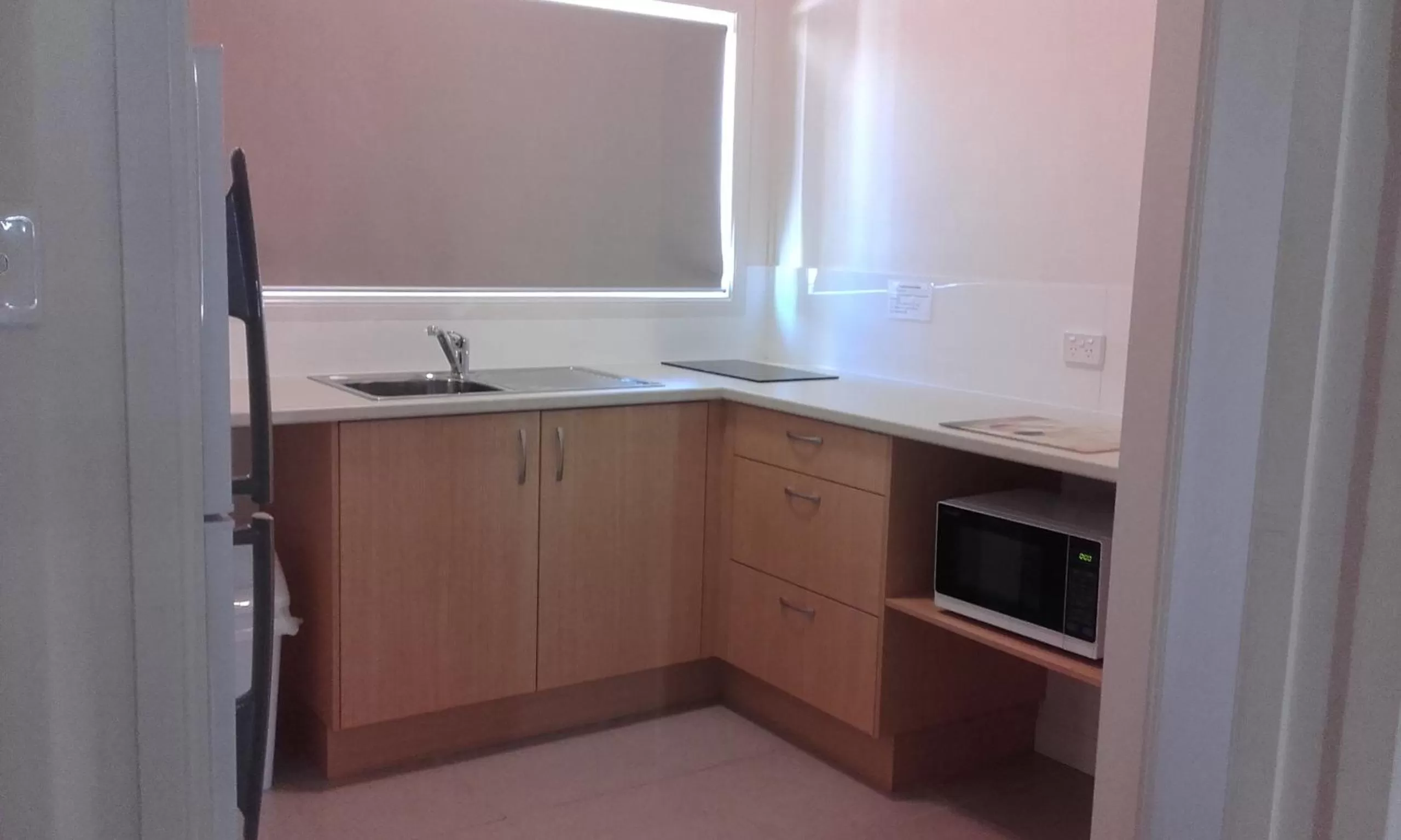 Kitchen or kitchenette in Mango Tree Motel