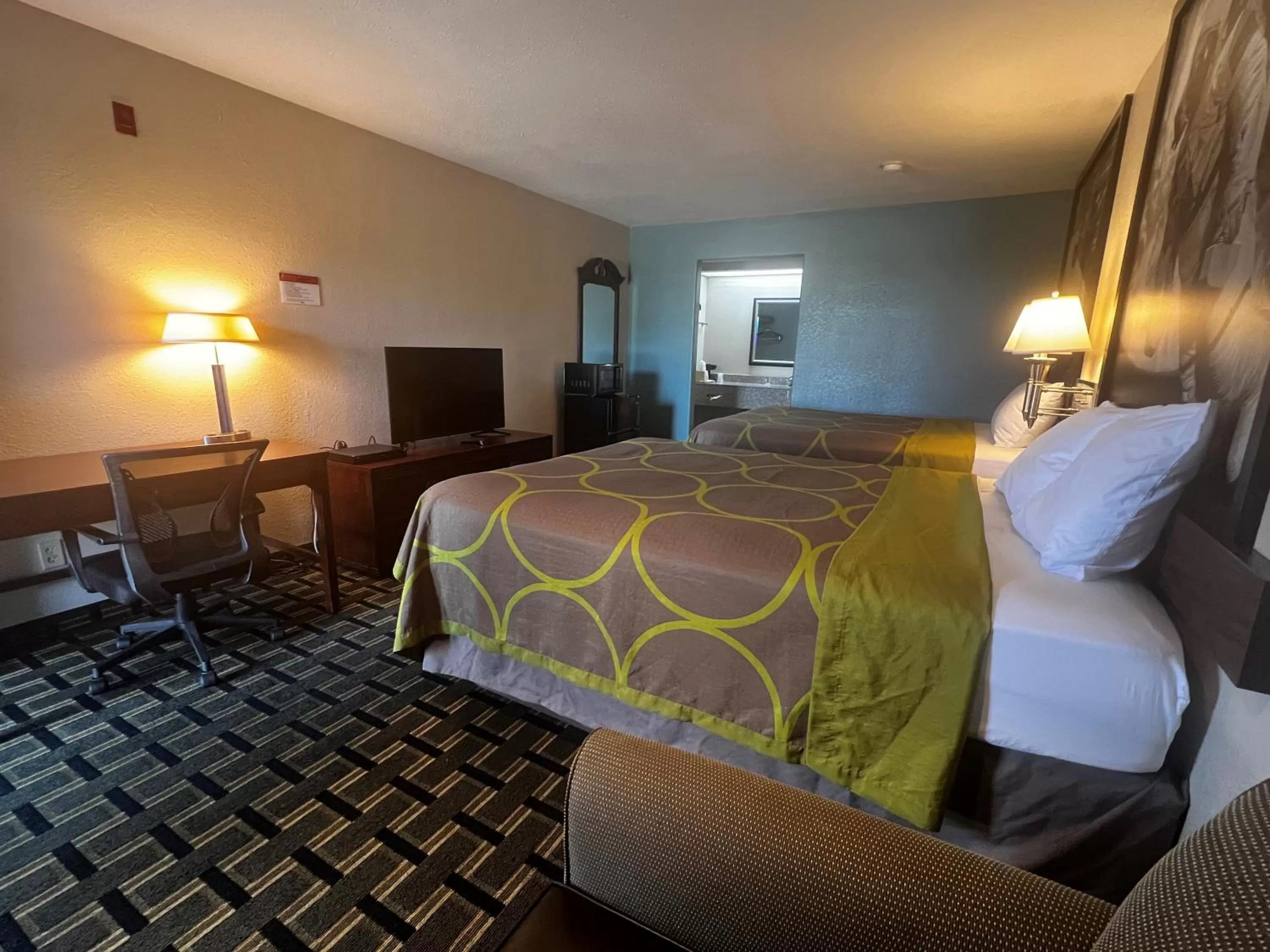 Photo of the whole room, Bed in Super 8 by Wyndham Baytown I-10
