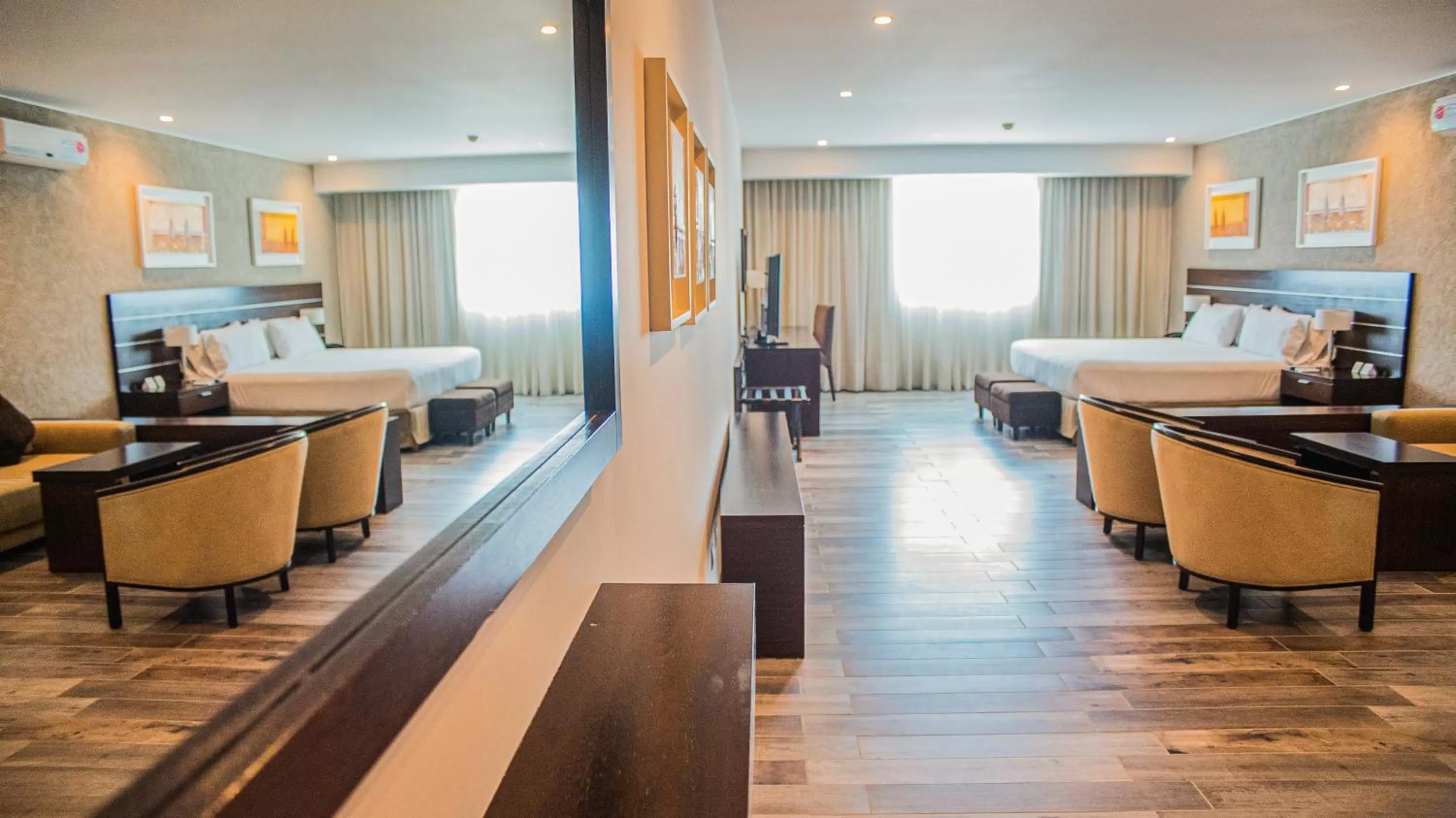 Photo of the whole room in Orfeo Suites Cordoba