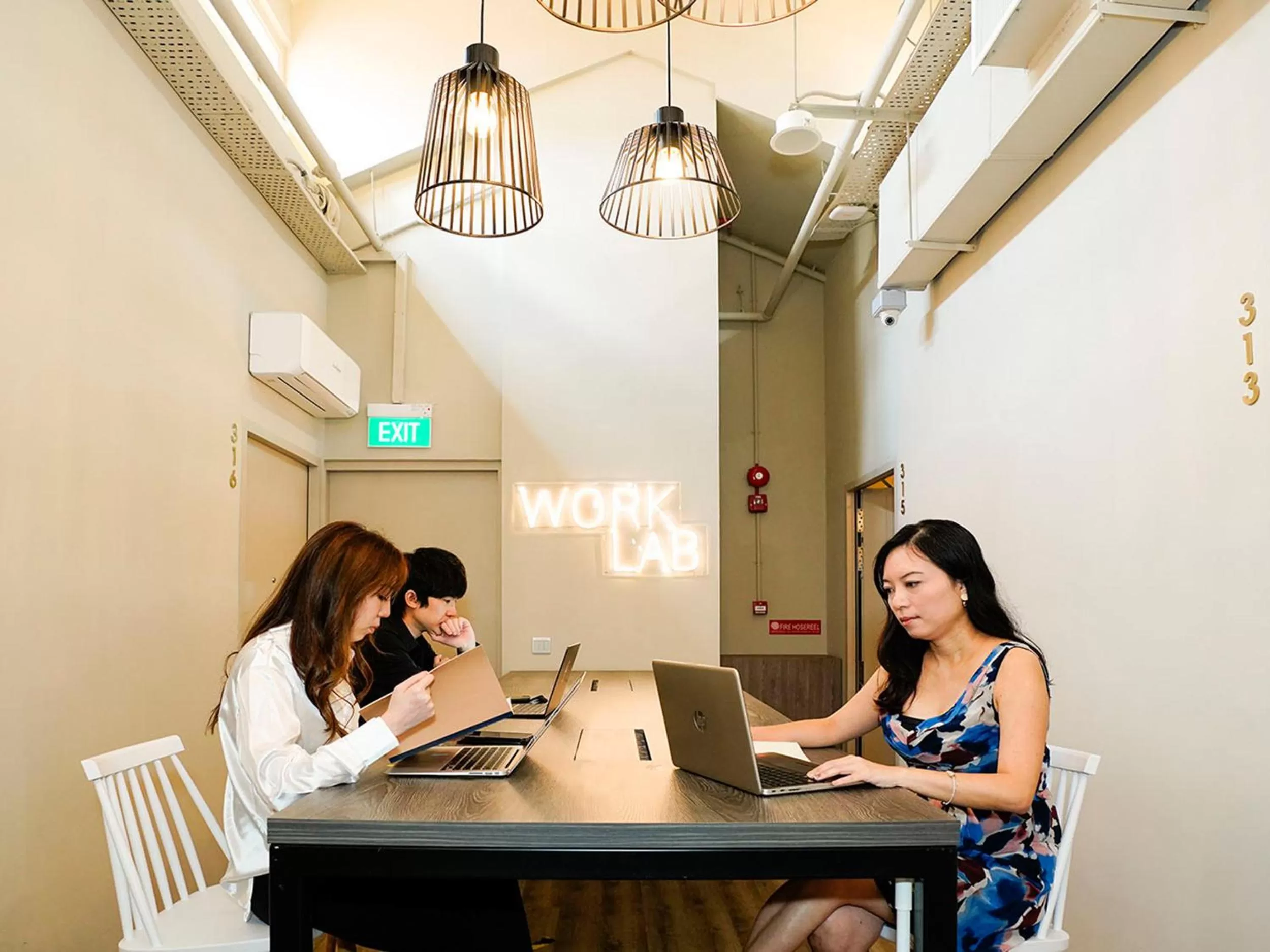 hair dresser in ST Signature Jalan Besar