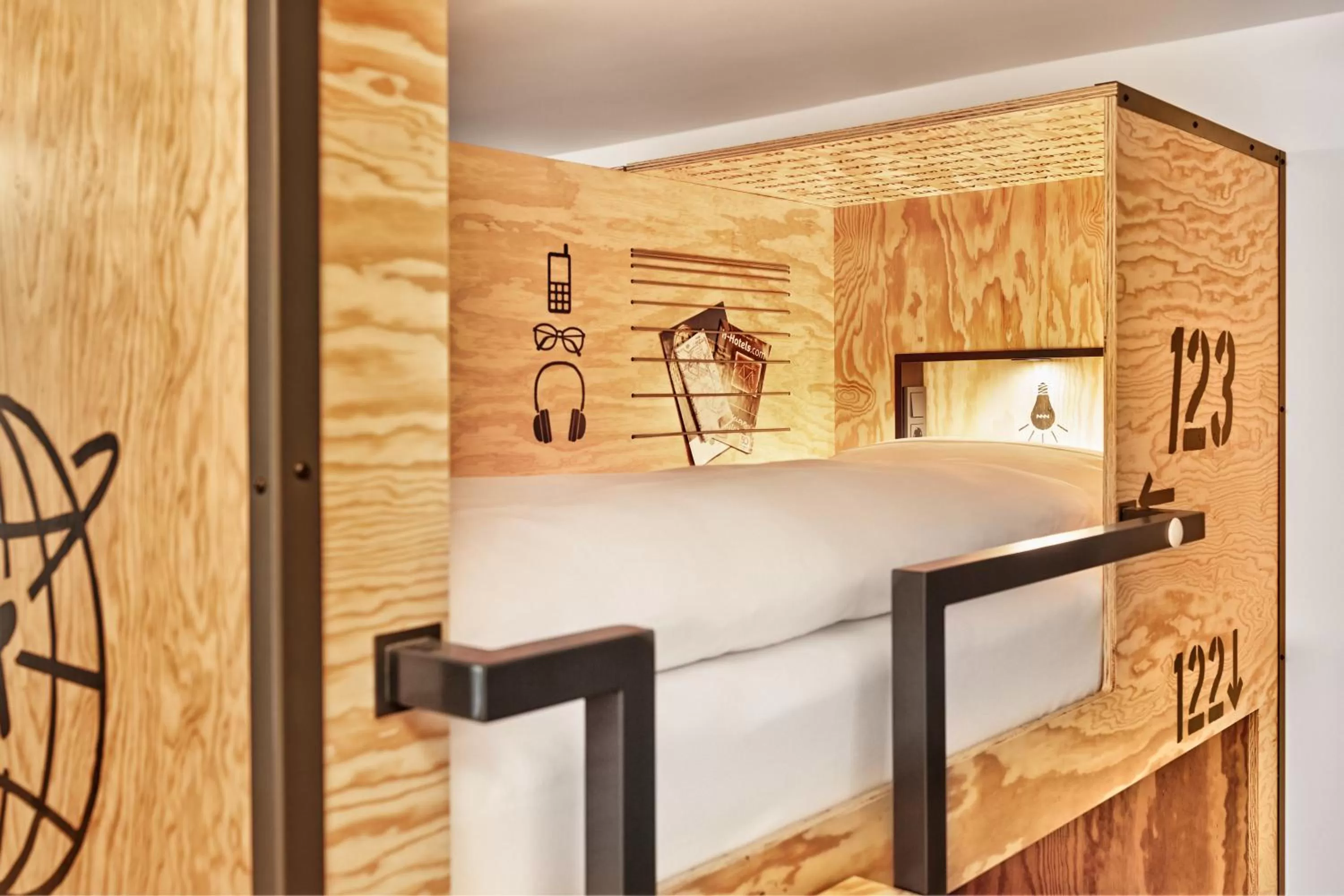 Photo of the whole room, Bed in H+ Hotel Wien